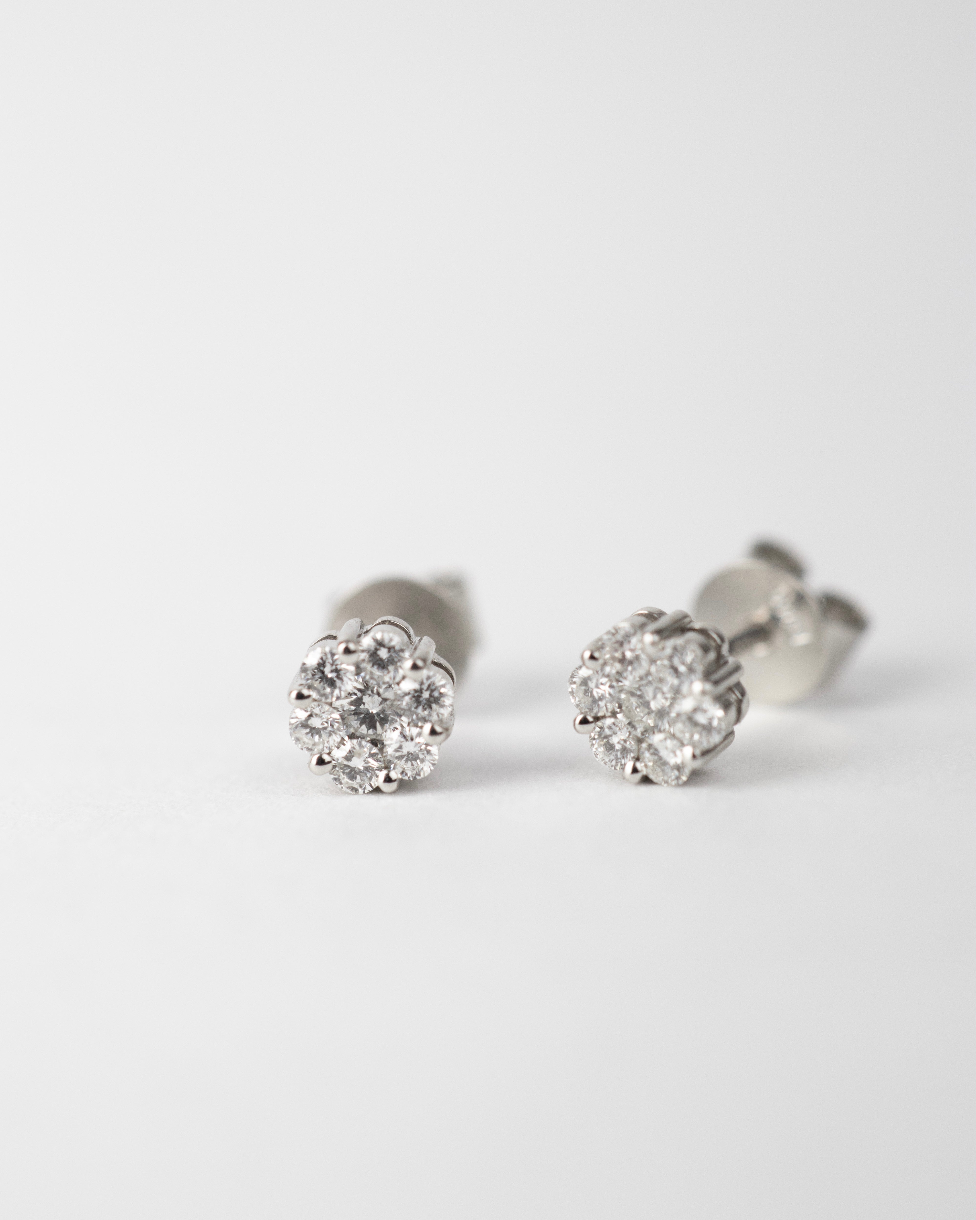 Topos flor de diamante / 14 Diamantes / Oro Blanco 18 K