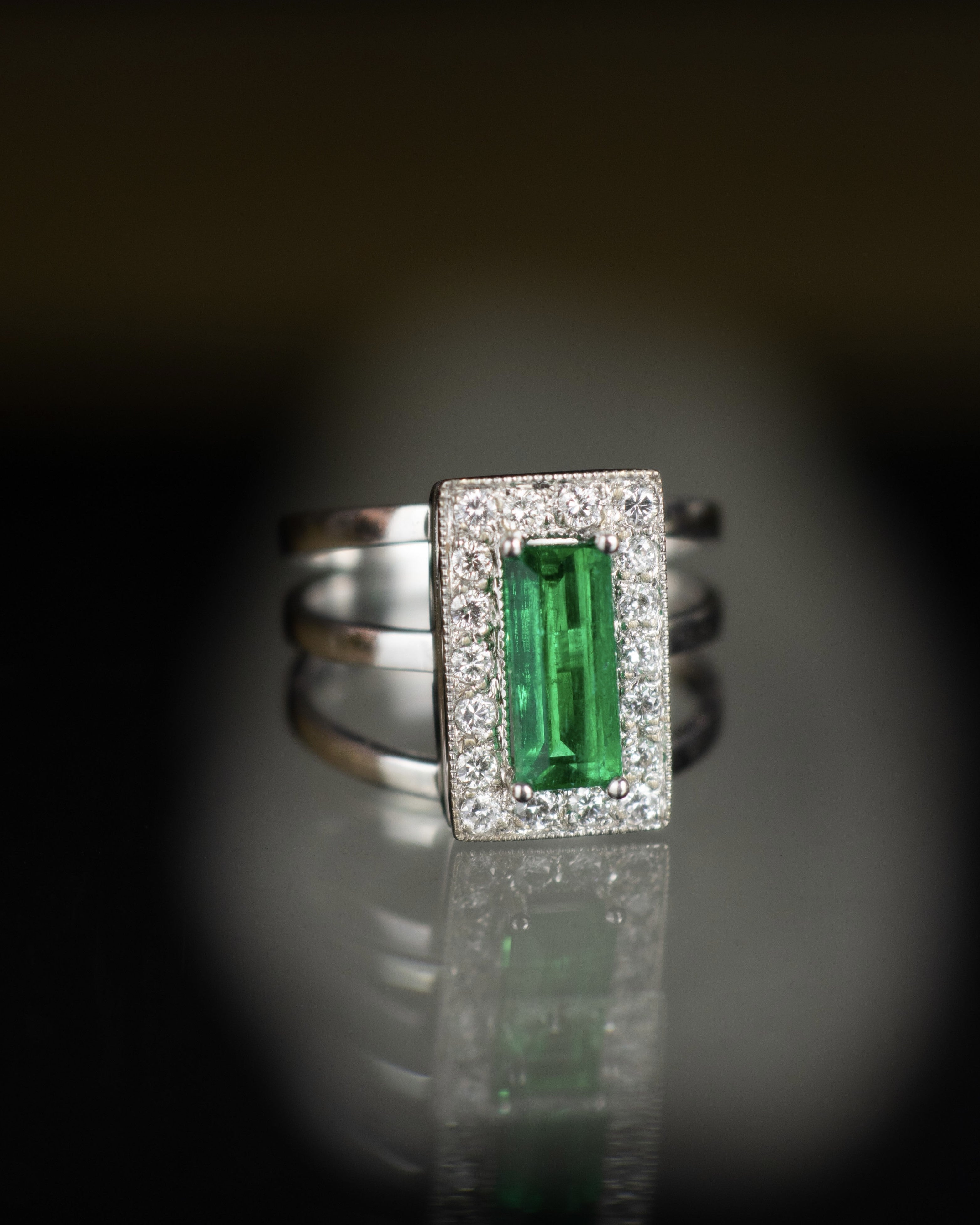 Anillo encanto de esmeralda con halo de diamantes / TALLA 7 / 1 Esmeralda / 18 Diamantes / Oro blanco 18 K