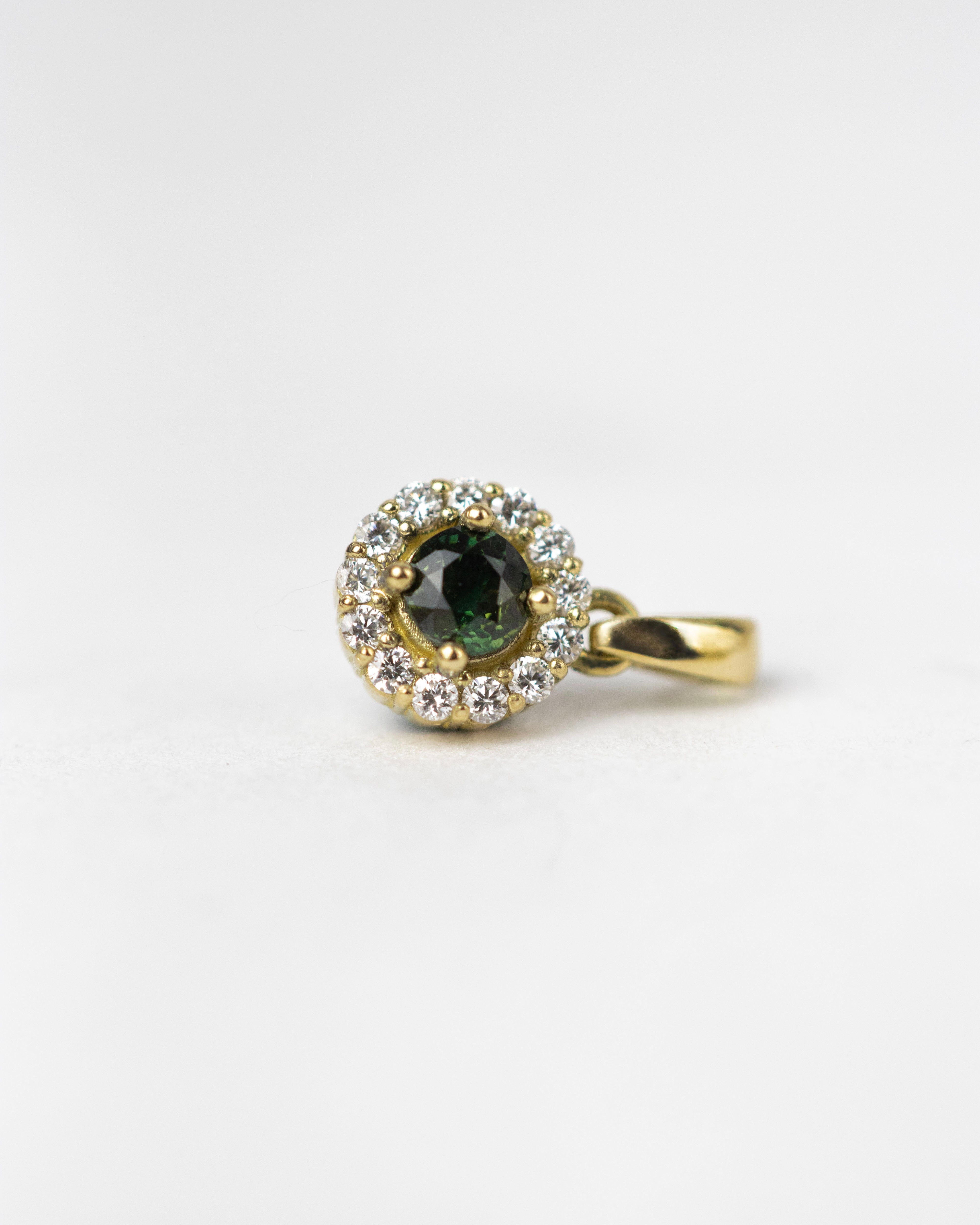 Dije zafiro verde & diamantes / 1 Zafiro Azul / 13 diamantes / Oro 18 K