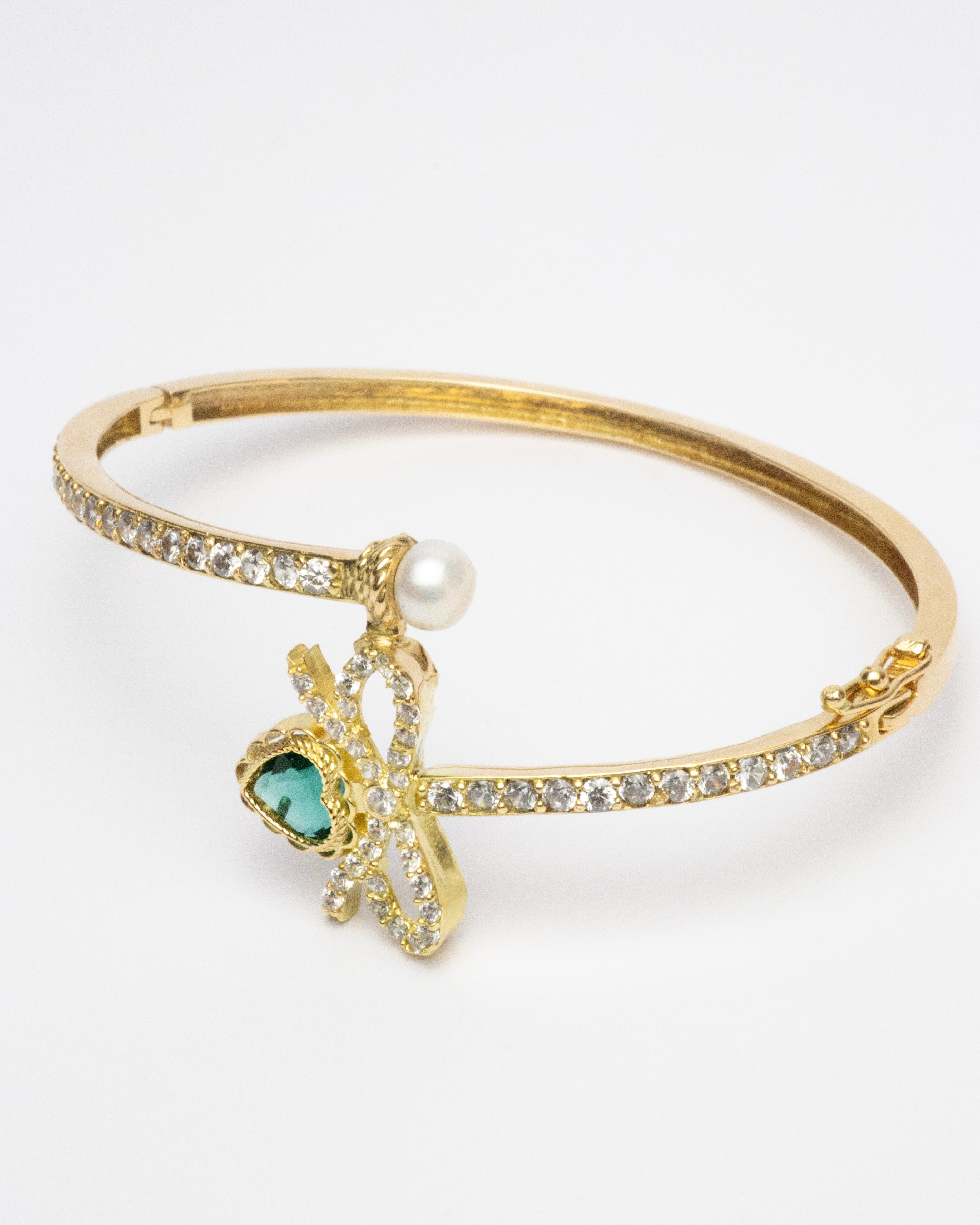 Aro moño de corazón / 1 Obsidiana / 1 Perla / 60 Circones Suizos / Oro 18 K