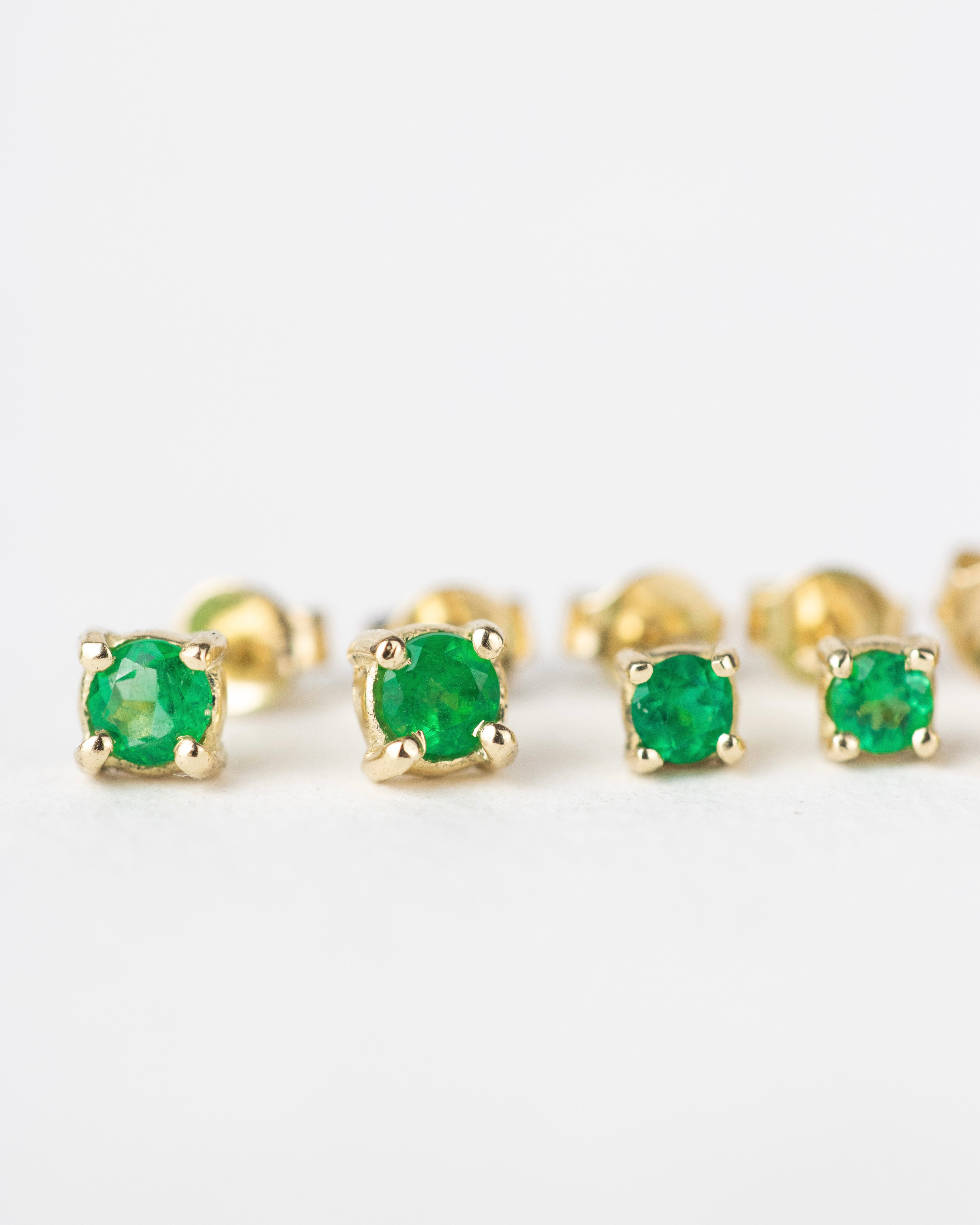 Topos de esmeralda / Medida 2.5 mm / 2 Esmeraldas / Oro 18 K