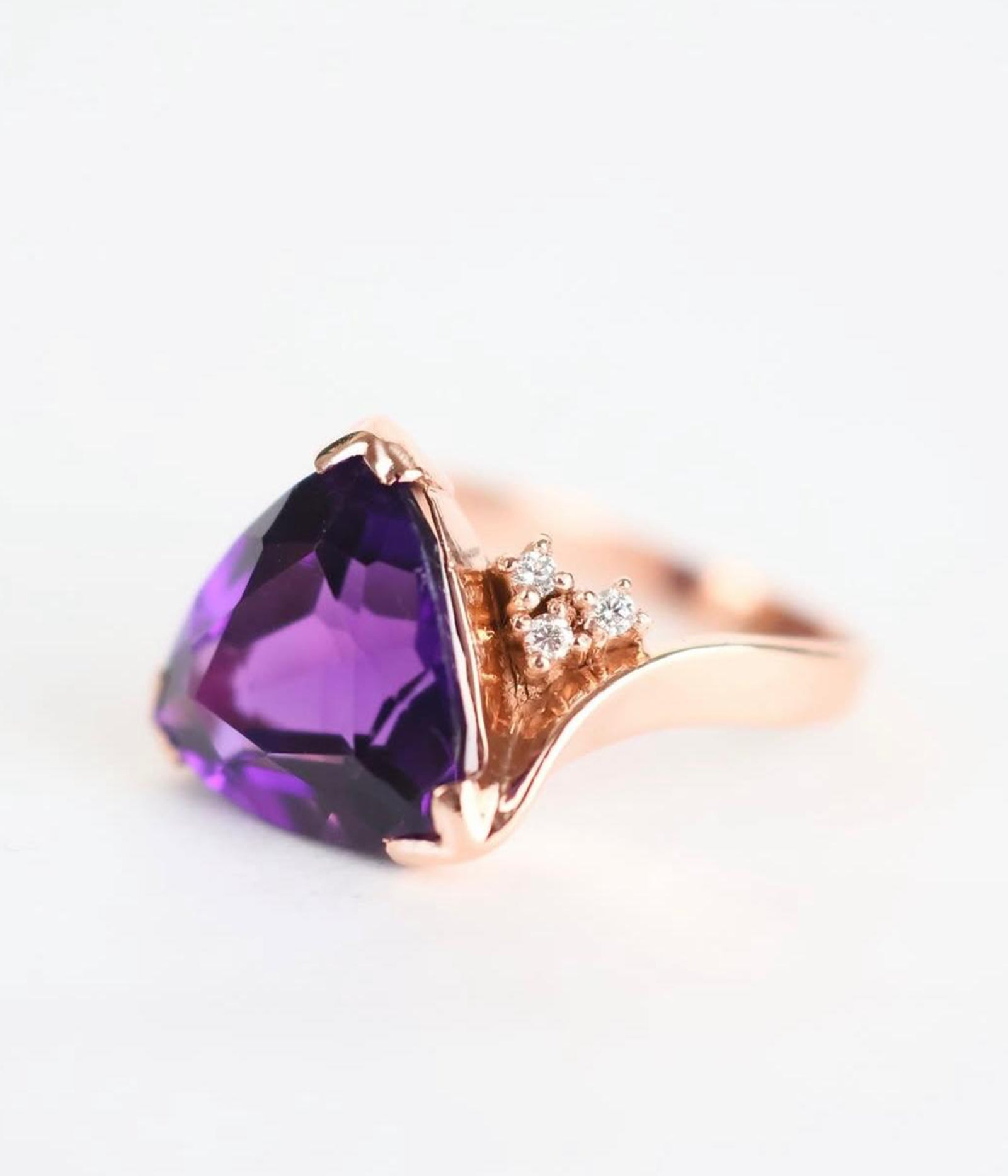 Anillo de amatista y diamantes / TALLA 5 - 6 / 1 Amatista / 6 diamantes / Oro 18 K