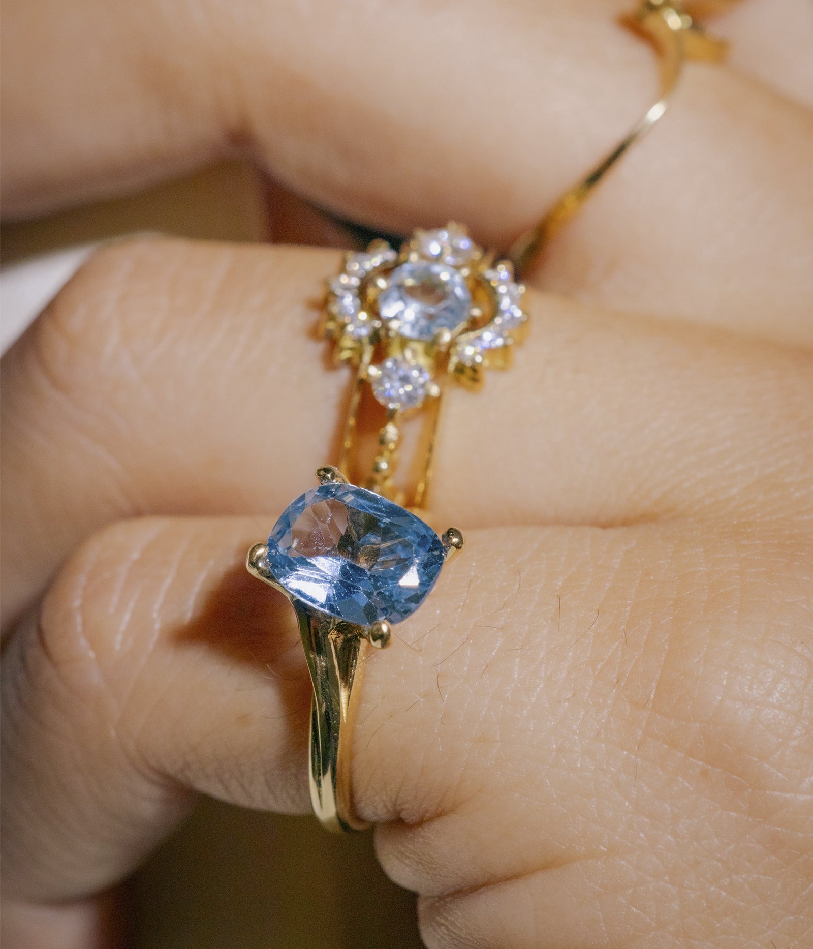 Anillo con topacio azul / TALLA 4 - 5 / 1 topacio azul / Oro 18 K