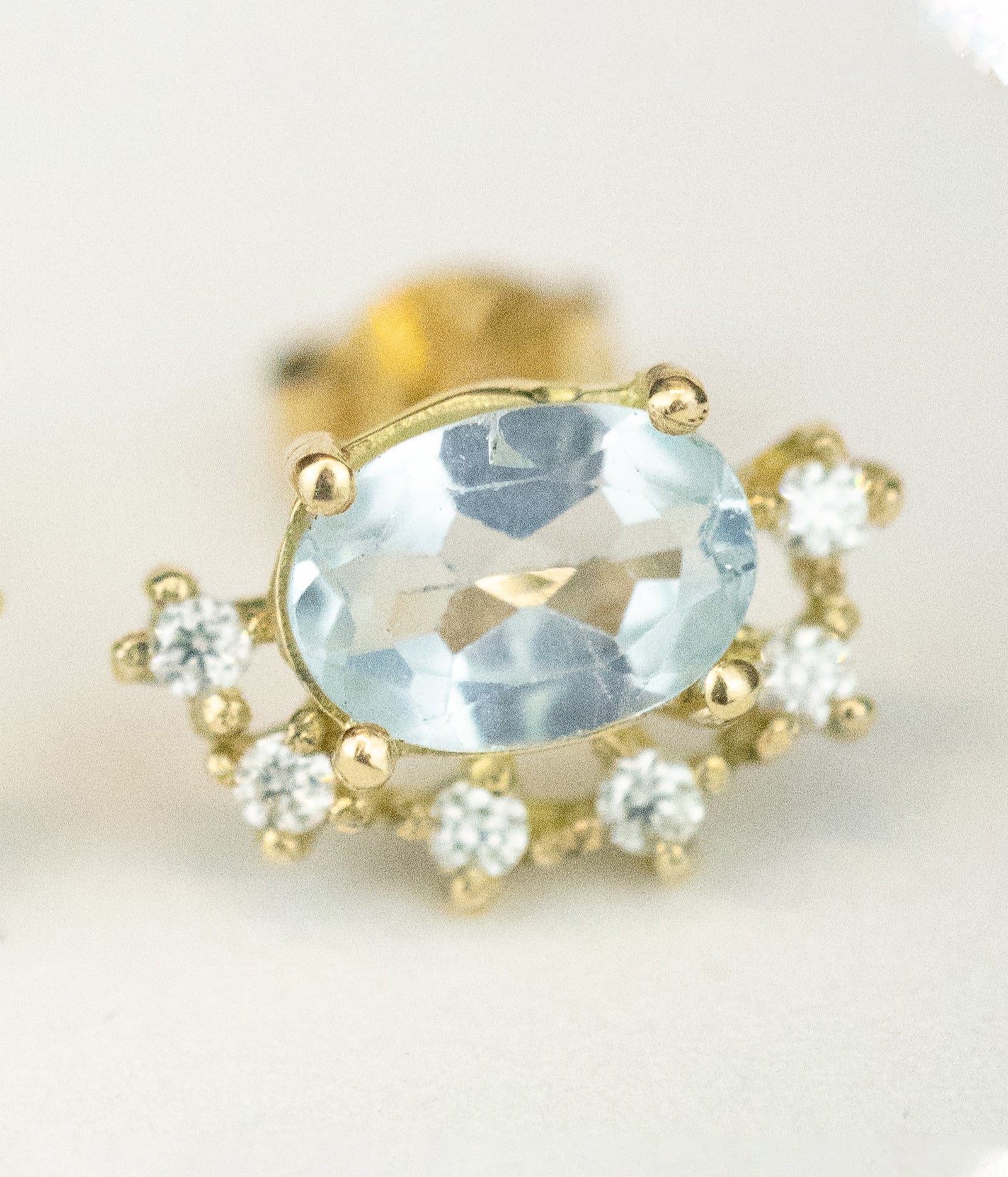 Topos de aguamarinas / 2 aguamarinas / 12 moissanitas/ Oro 18 K