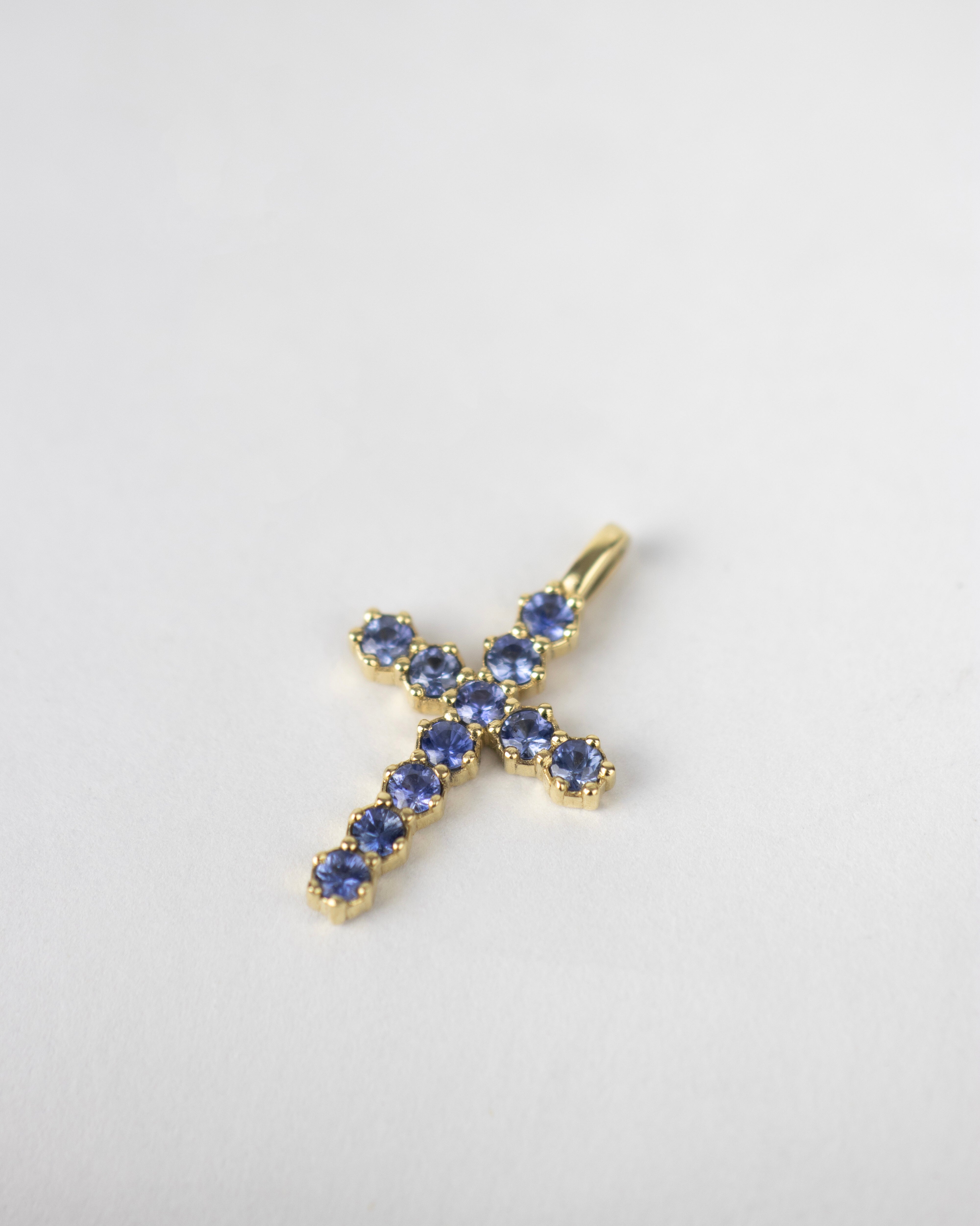 Dije cruz de zafiros azules / 11 Zafiros / Oro 18 K