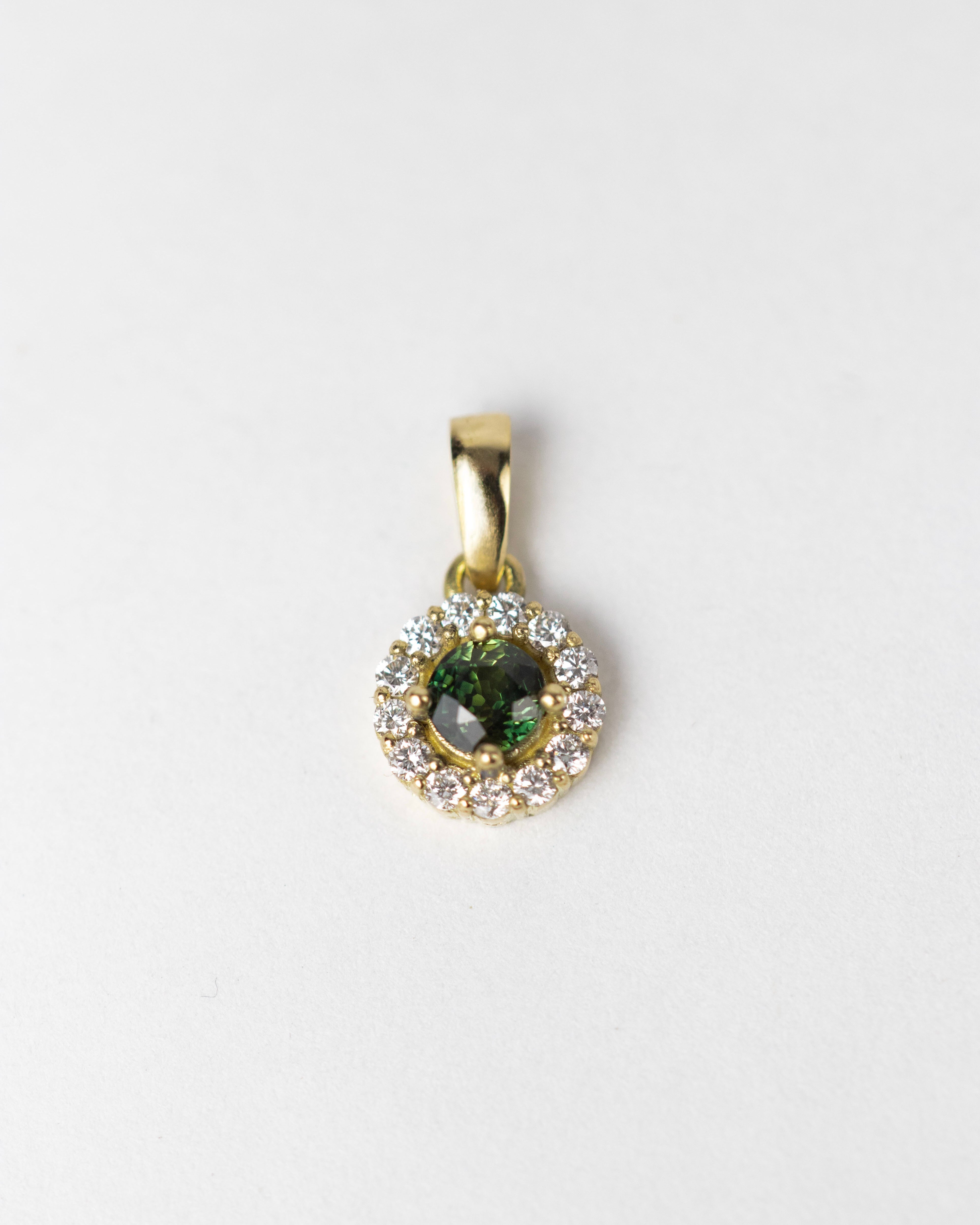 Dije zafiro verde & diamantes / 1 Zafiro Azul / 13 diamantes / Oro 18 K
