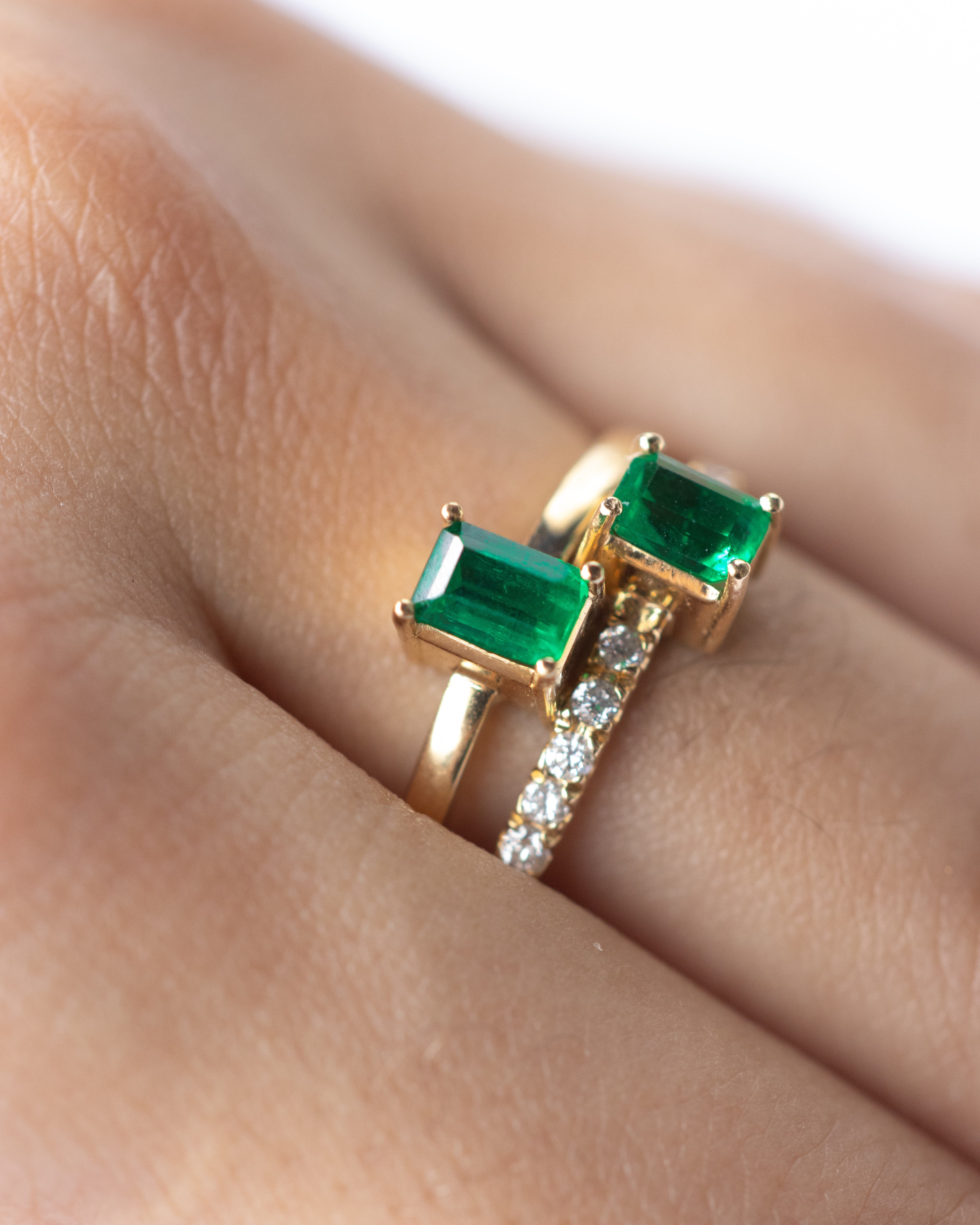 Anillo duo de esmeralda / TALLA 7 / 2 Esmeraldas / 30 Diamantes / Oro 18 K
