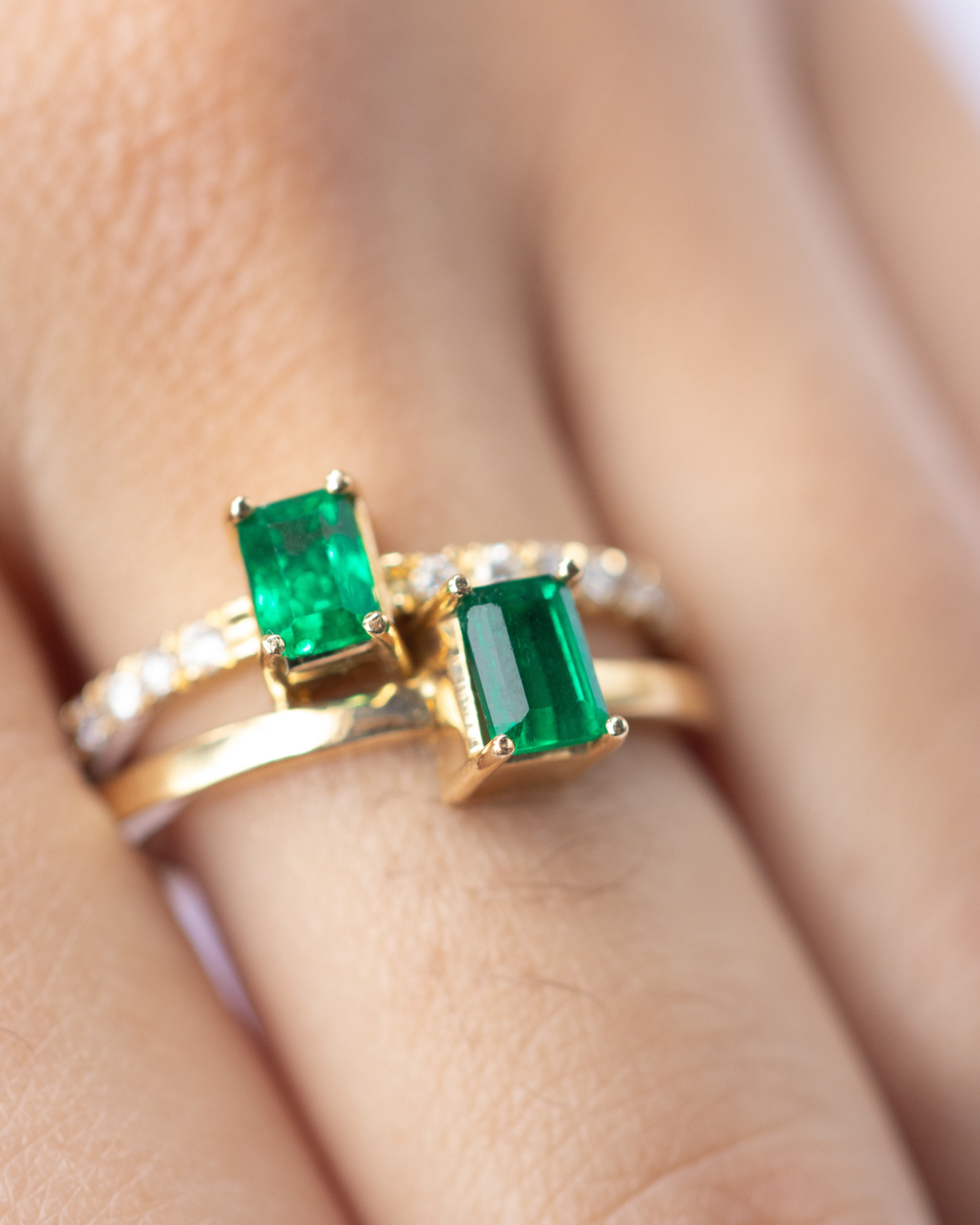 Anillo duo de esmeralda / TALLA 7 / 2 Esmeraldas / 30 Diamantes / Oro 18 K