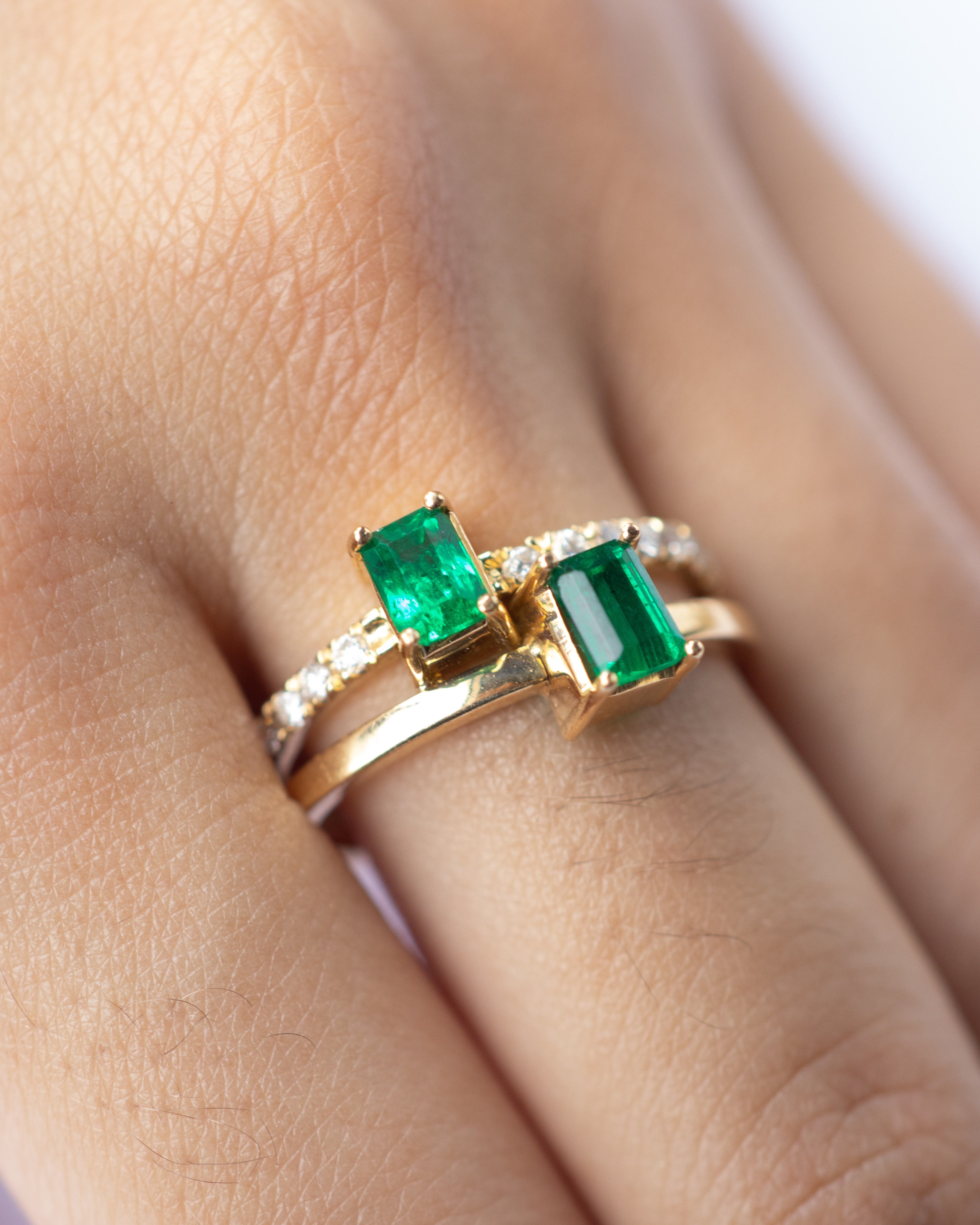 Anillo duo de esmeralda / TALLA 7 / 2 Esmeraldas / 30 Diamantes / Oro 18 K
