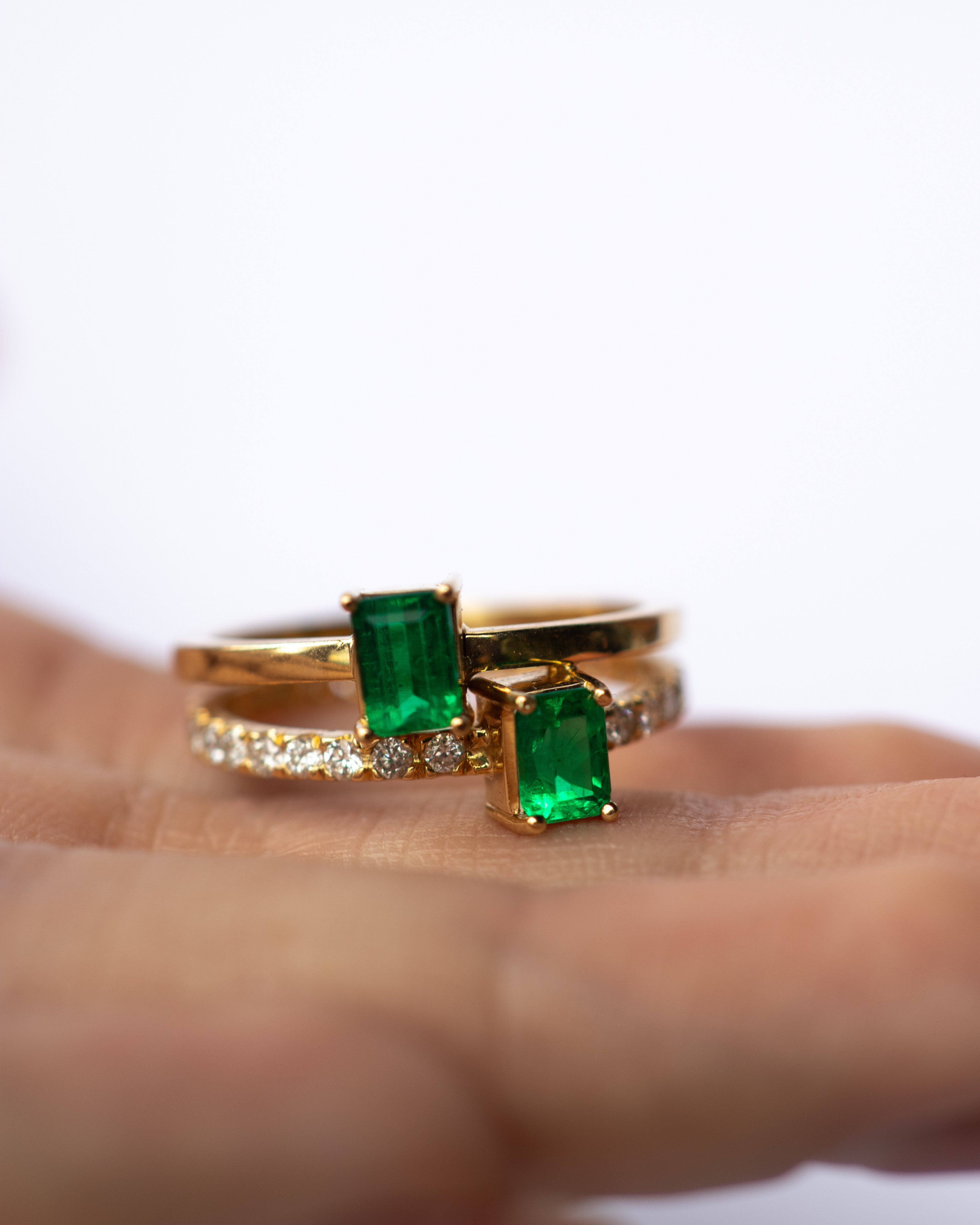 Anillo duo de esmeralda / TALLA 7 / 2 Esmeraldas / 30 Diamantes / Oro 18 K