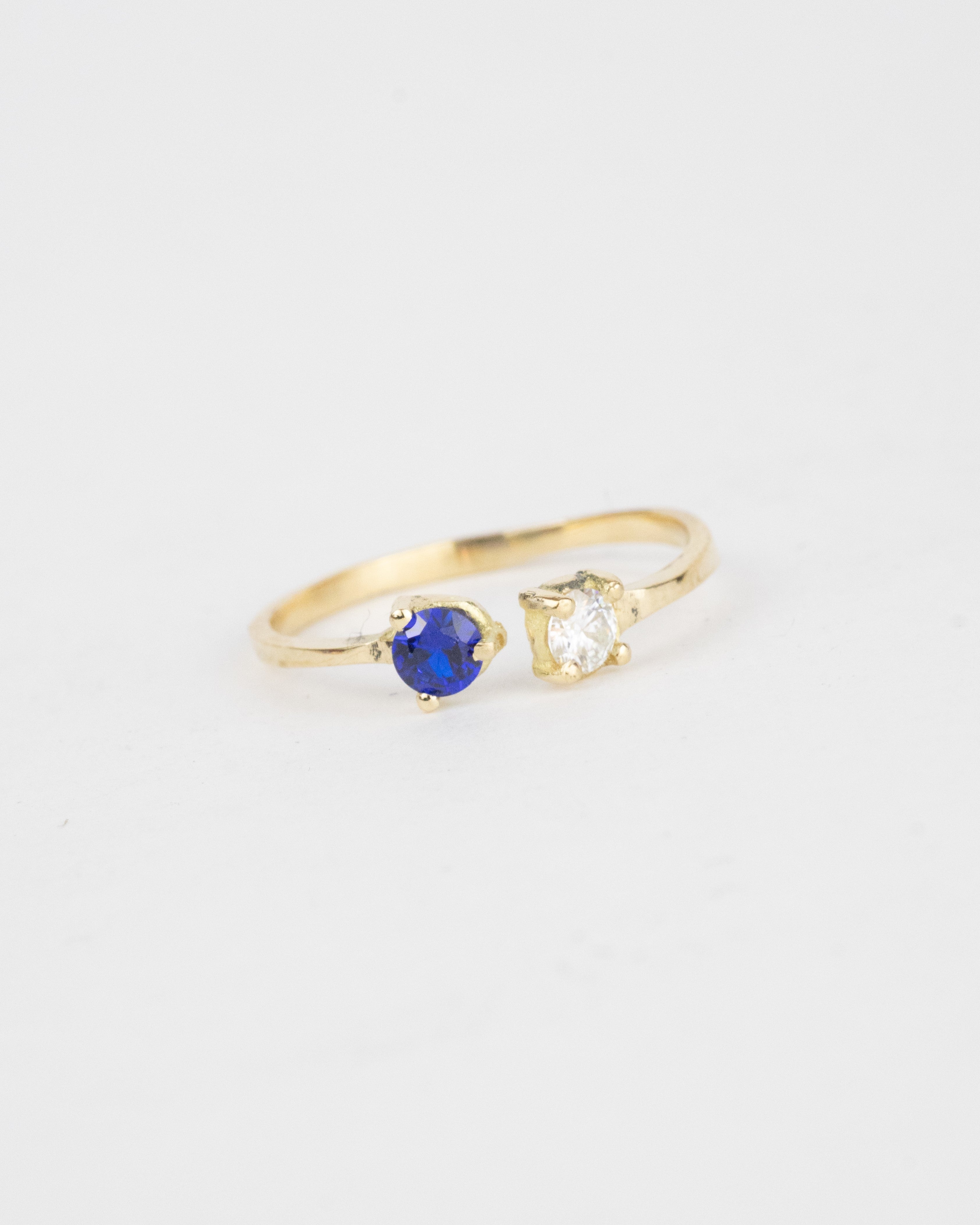 Anillo de espinel y moissanita / TALLA 5 / 1 Espinel / 1 Moissanita / Oro 18 K