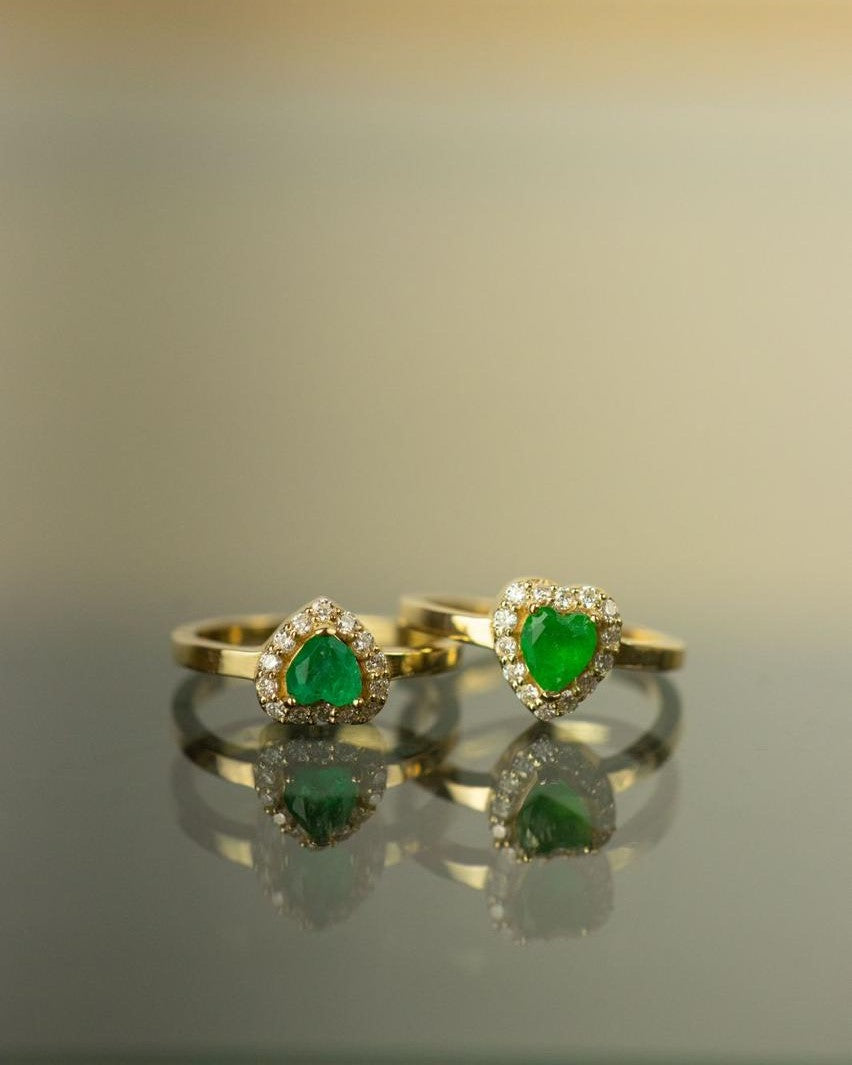 Anillo corazón de esmeralda & diamantes / TALLA 6 / 1 Esmeralda / 14 Diamantes / Oro 18 K