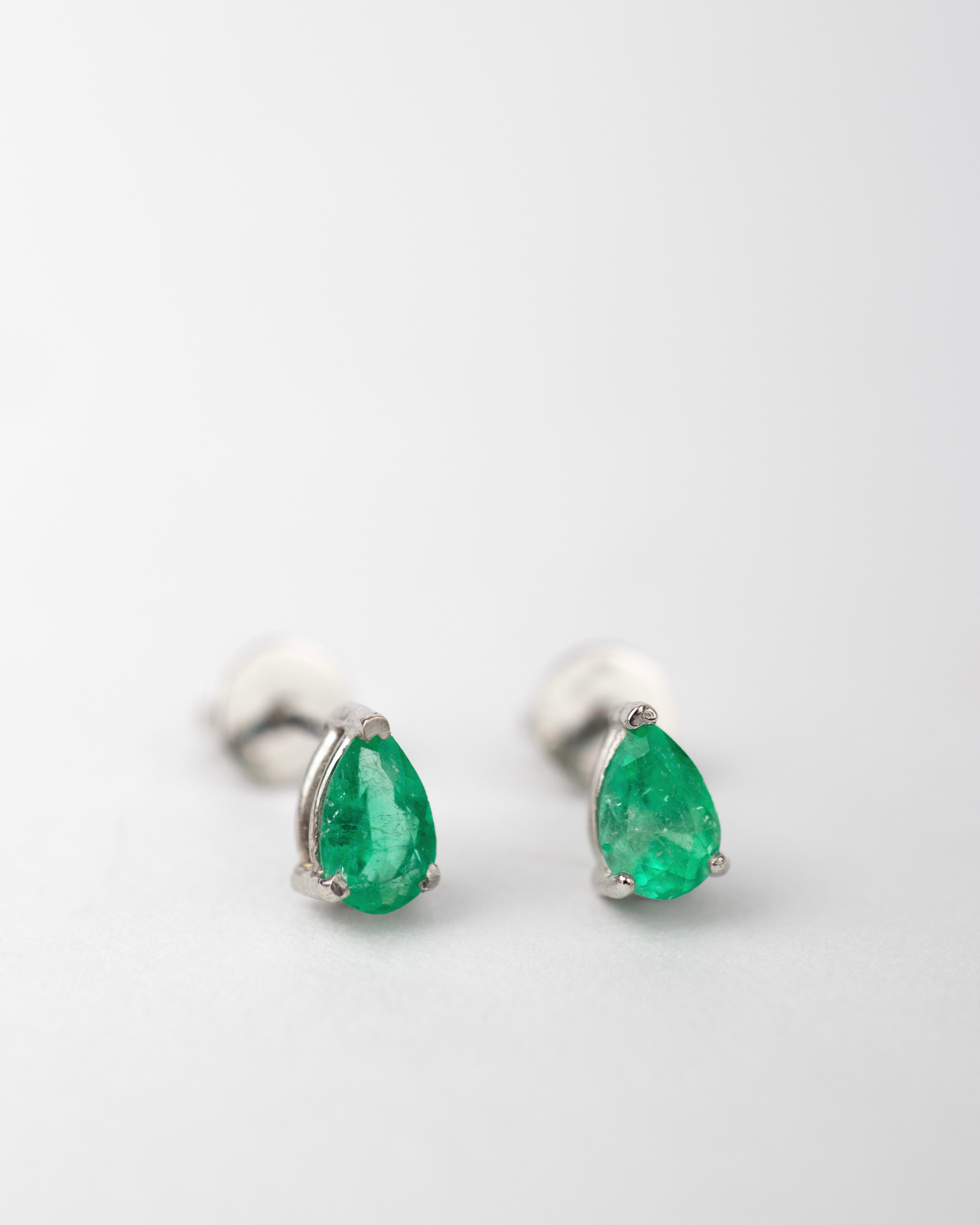 Topos Esmeralda en lágrima / 2 Esmeraldas / Oro blanco 18 K