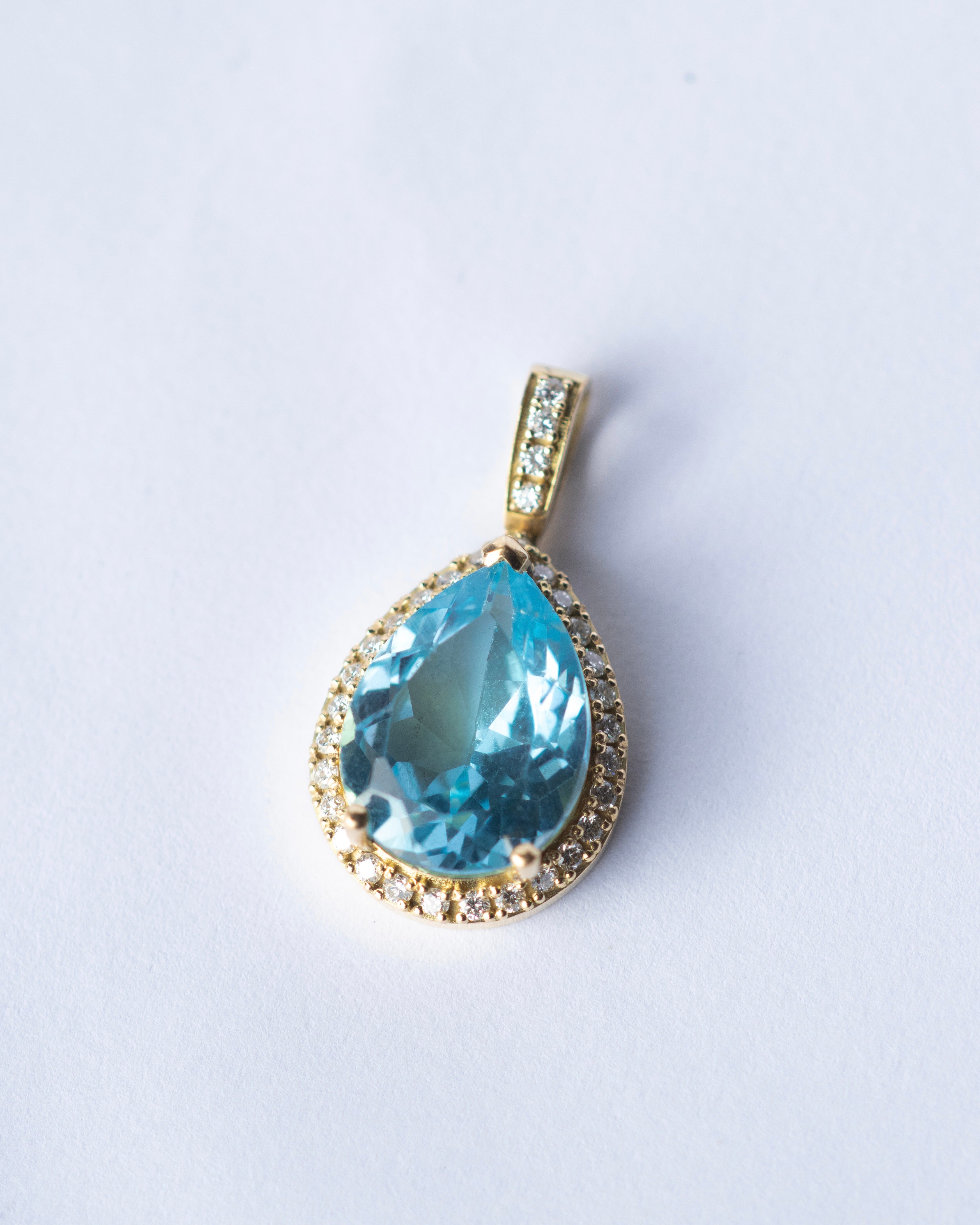 Dije de topacio & diamantes / 1 Topacio / 32 Diamantes / Oro 18 K