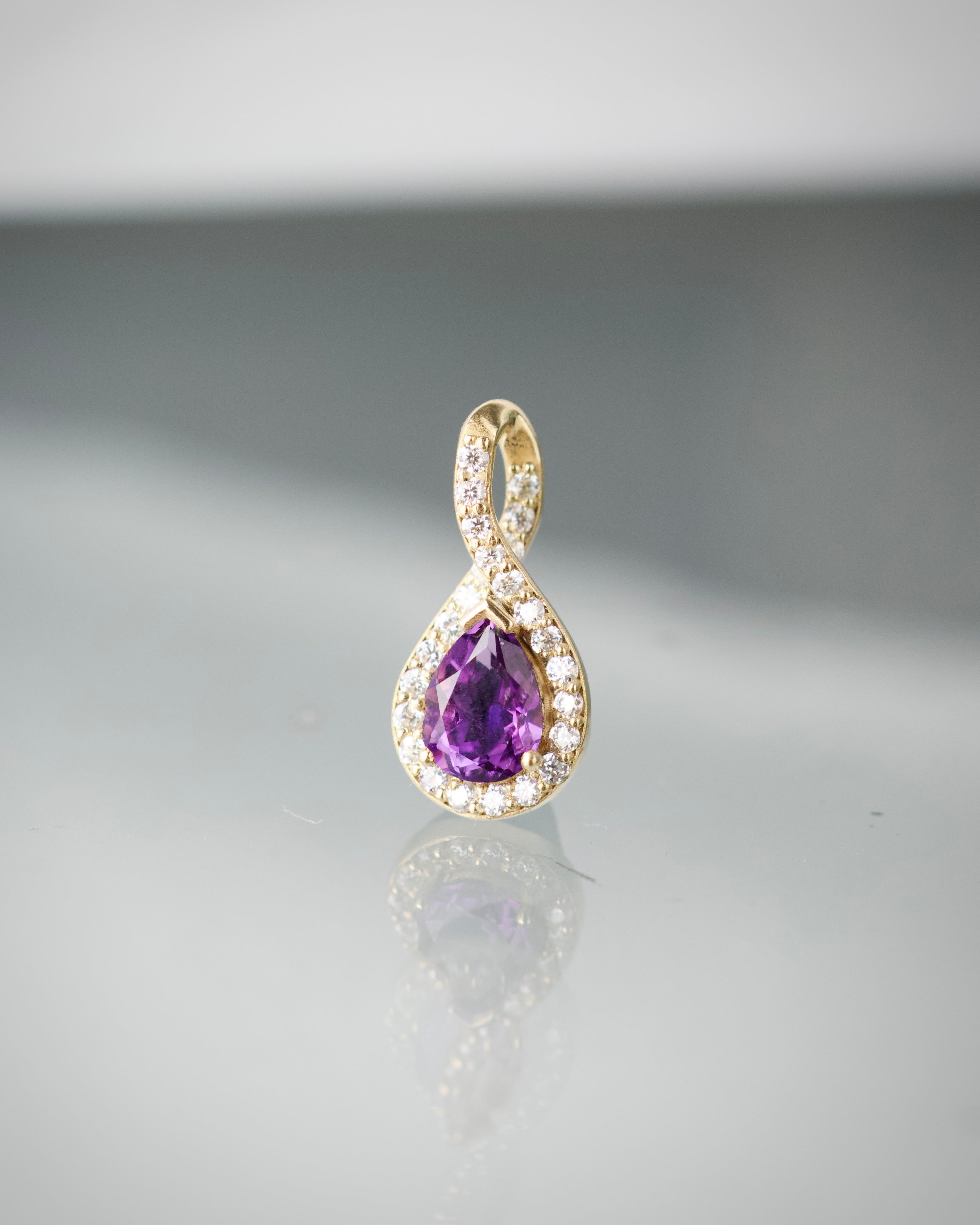Dije Gota de Amatista & Diamantes / 1 Amatista / 25 Diamantes / Oro 18 K