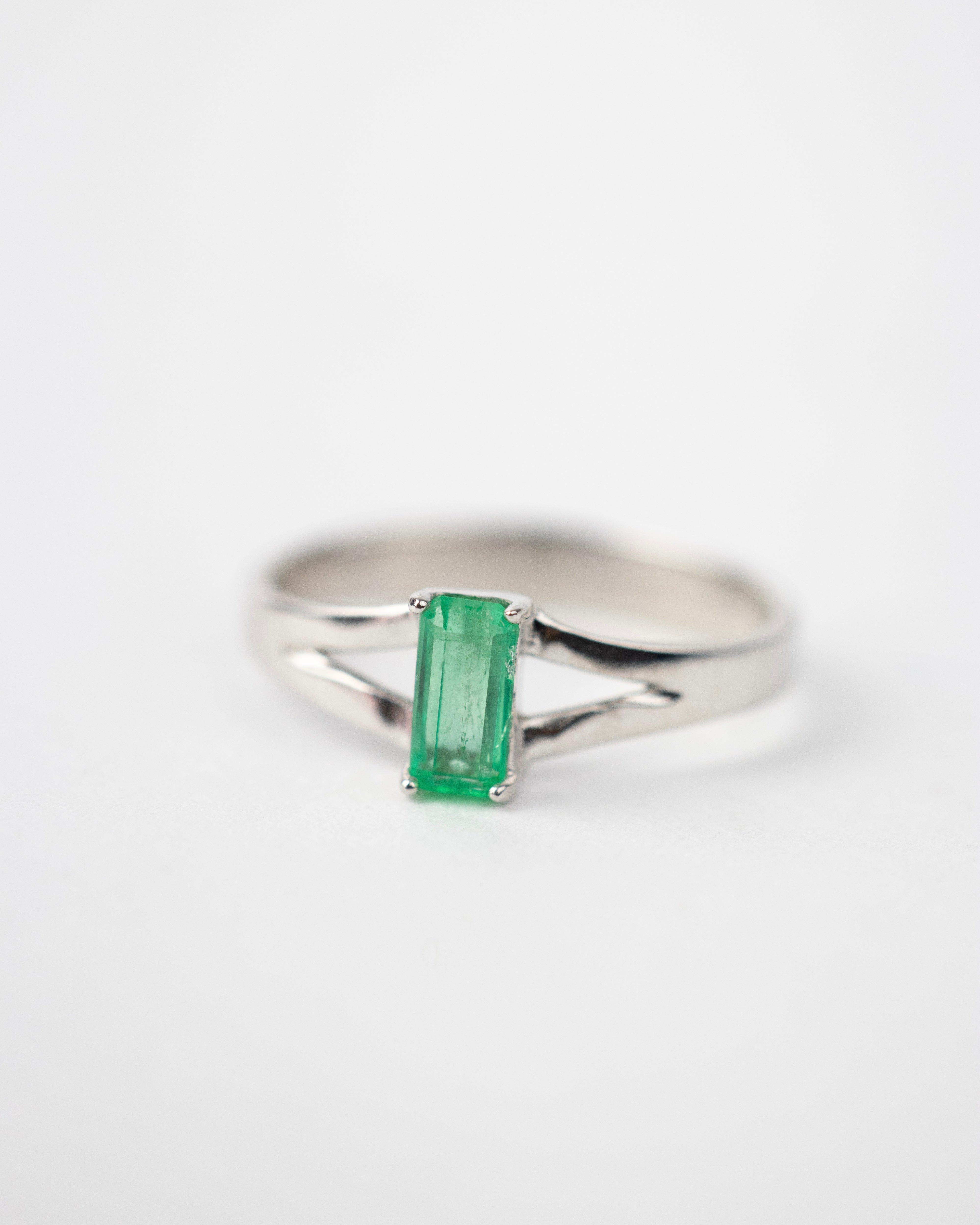 Anillos de esmeralda / Talla 6 / 1 Esmeralda / Oro Blanco 18 K