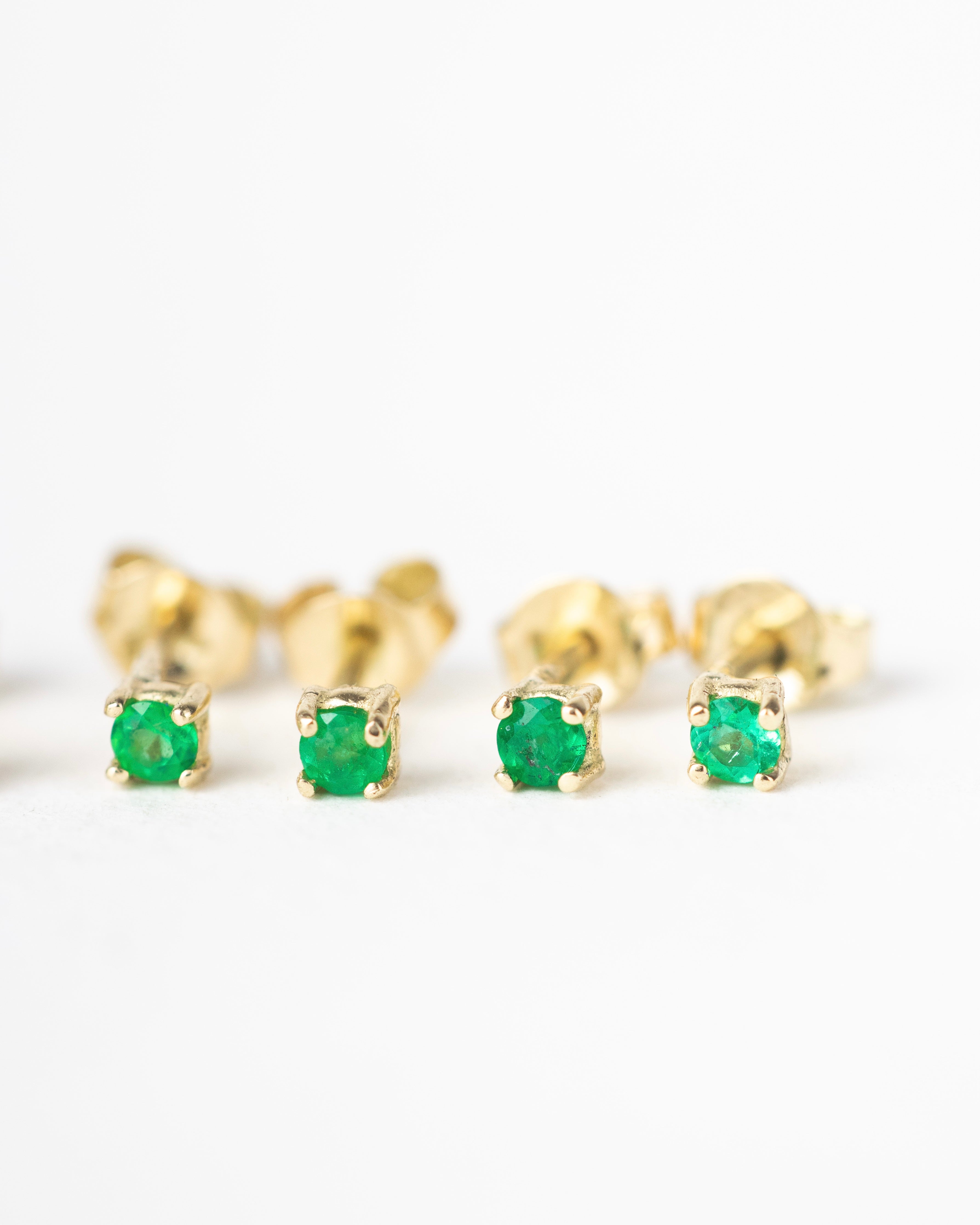 Topos de esmeralda / Medida 2.5 mm / 2 Esmeraldas / Oro 18 K