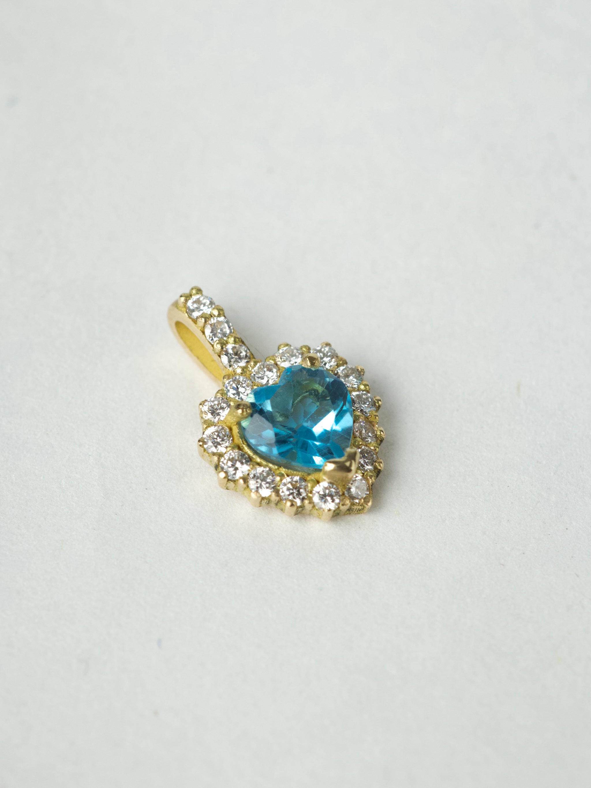 Dije Corazon de topacio & Diamantes / 1 Topacio / 18 Diamantes / Oro 18 K