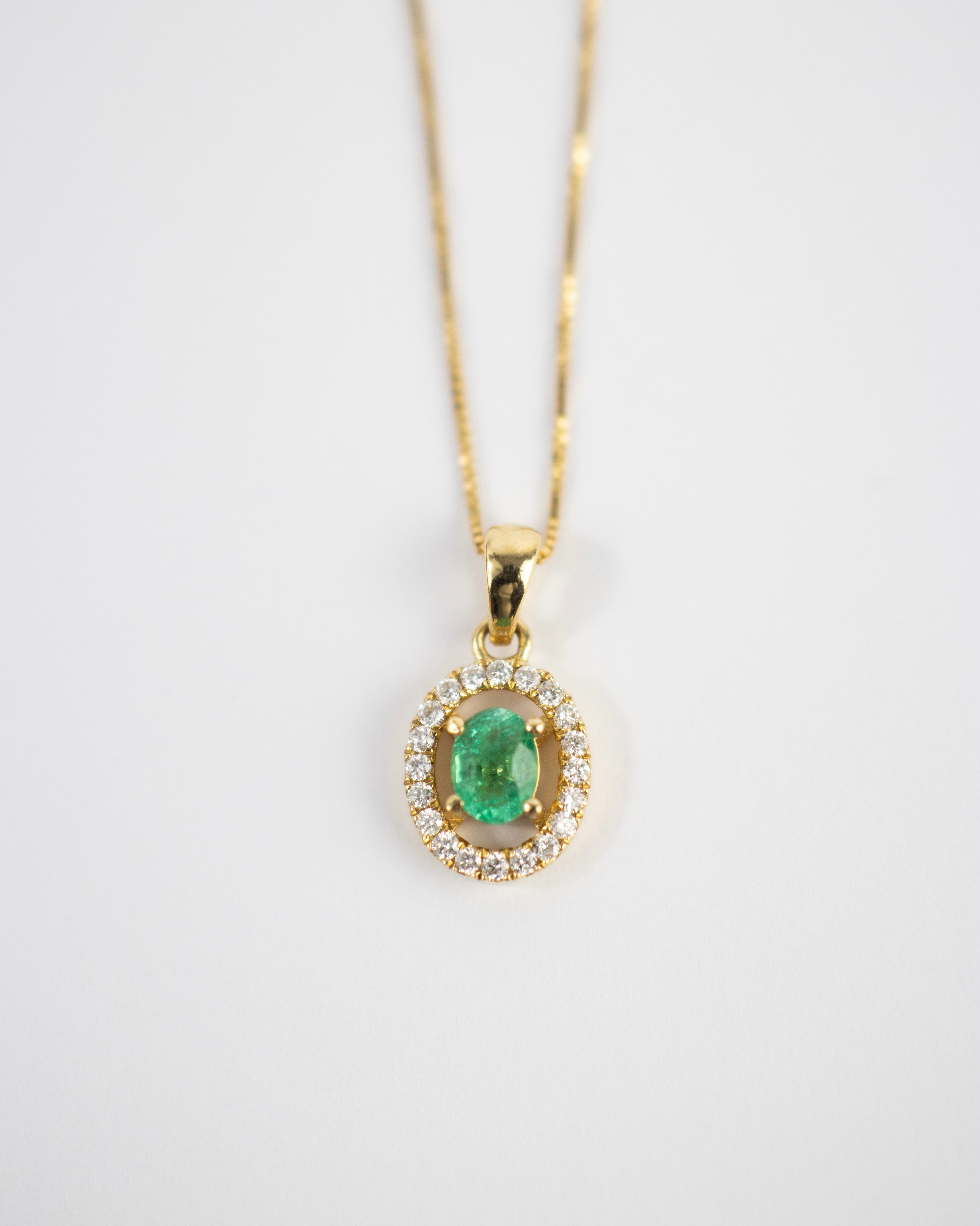 Cadena de Esmeralda & diamantes / Medida 40 CM / 1 Esmeralda / 20 Diamantes / Oro 18 K