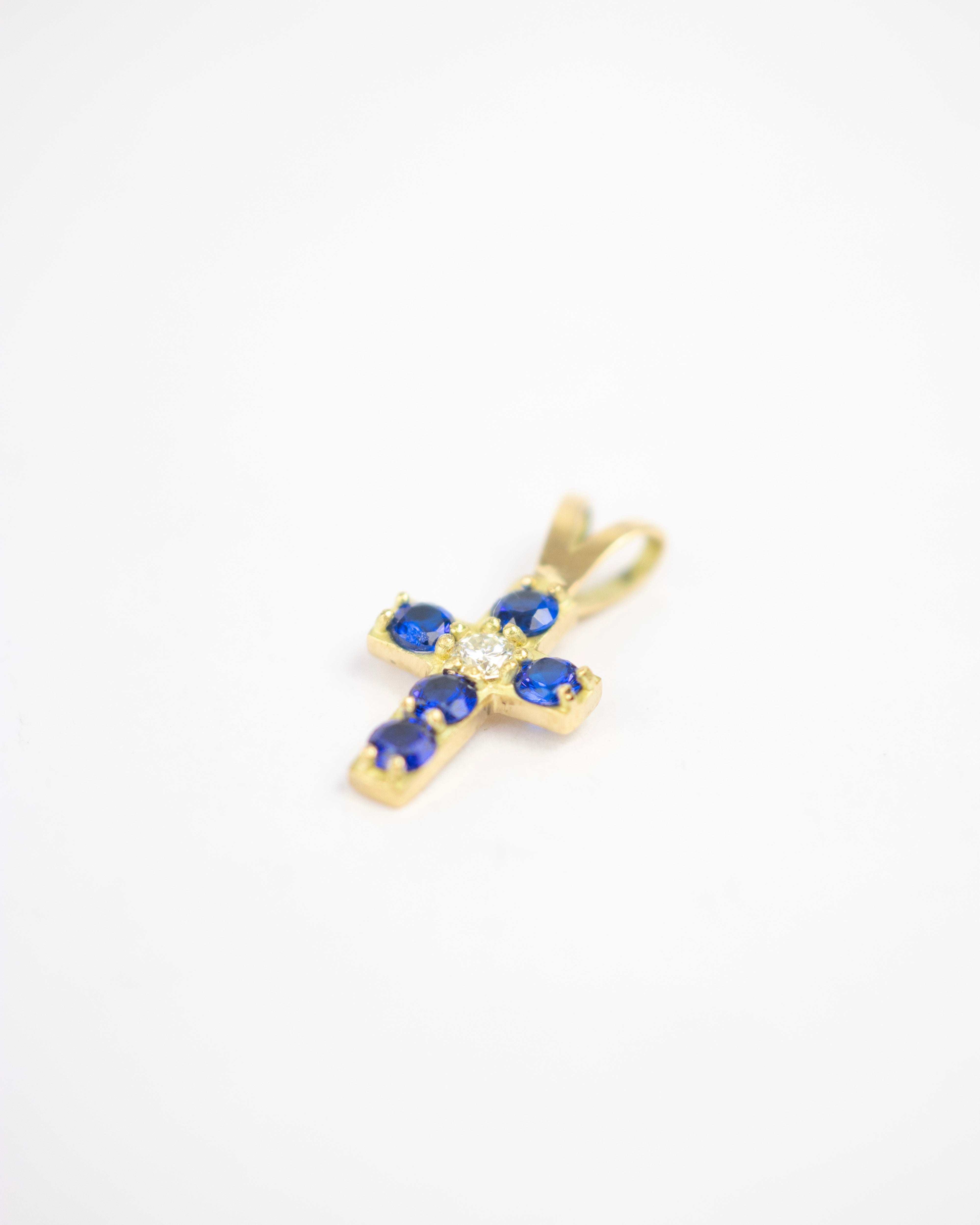Dije Cruz de espineles / 5 Espineles / 1 Diamante / Oro 18 K