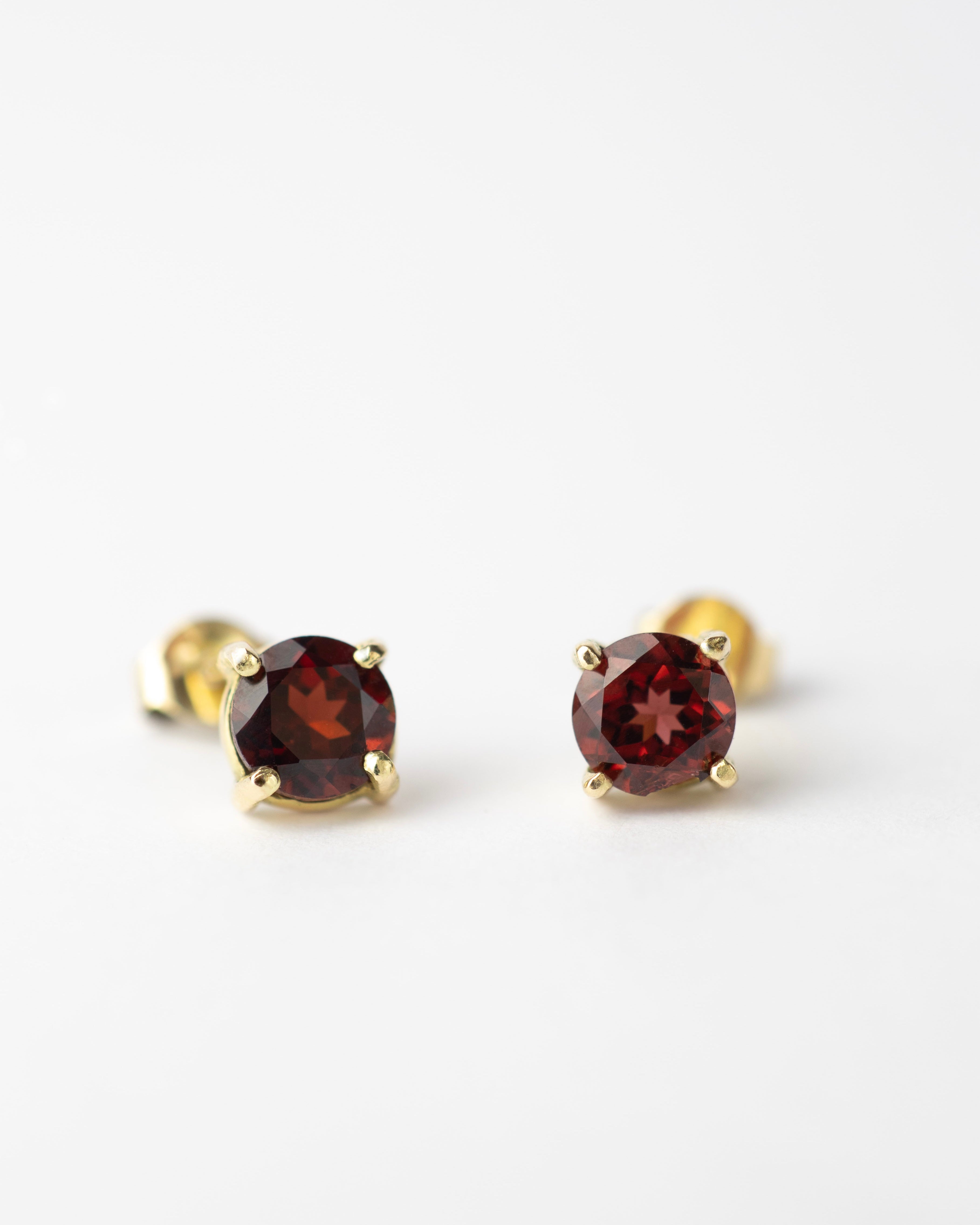 Topos de Garnets Rojos / 2 Garnets / Oro 18 K