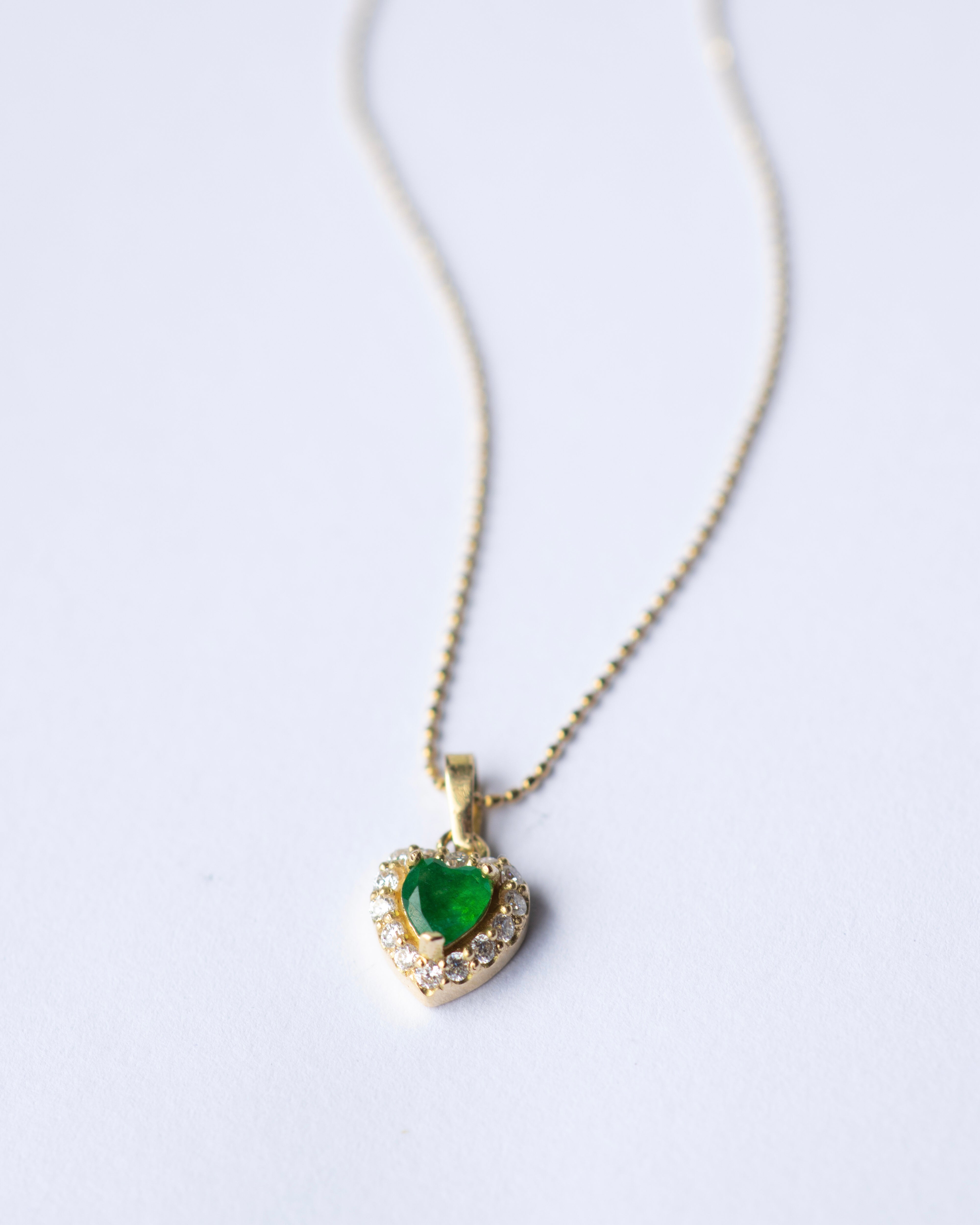 Cadena corazón de esmeralda & diamantes / Medida 40 CM / 1 Esmeralda / 14 moissanitas / Oro 18 K