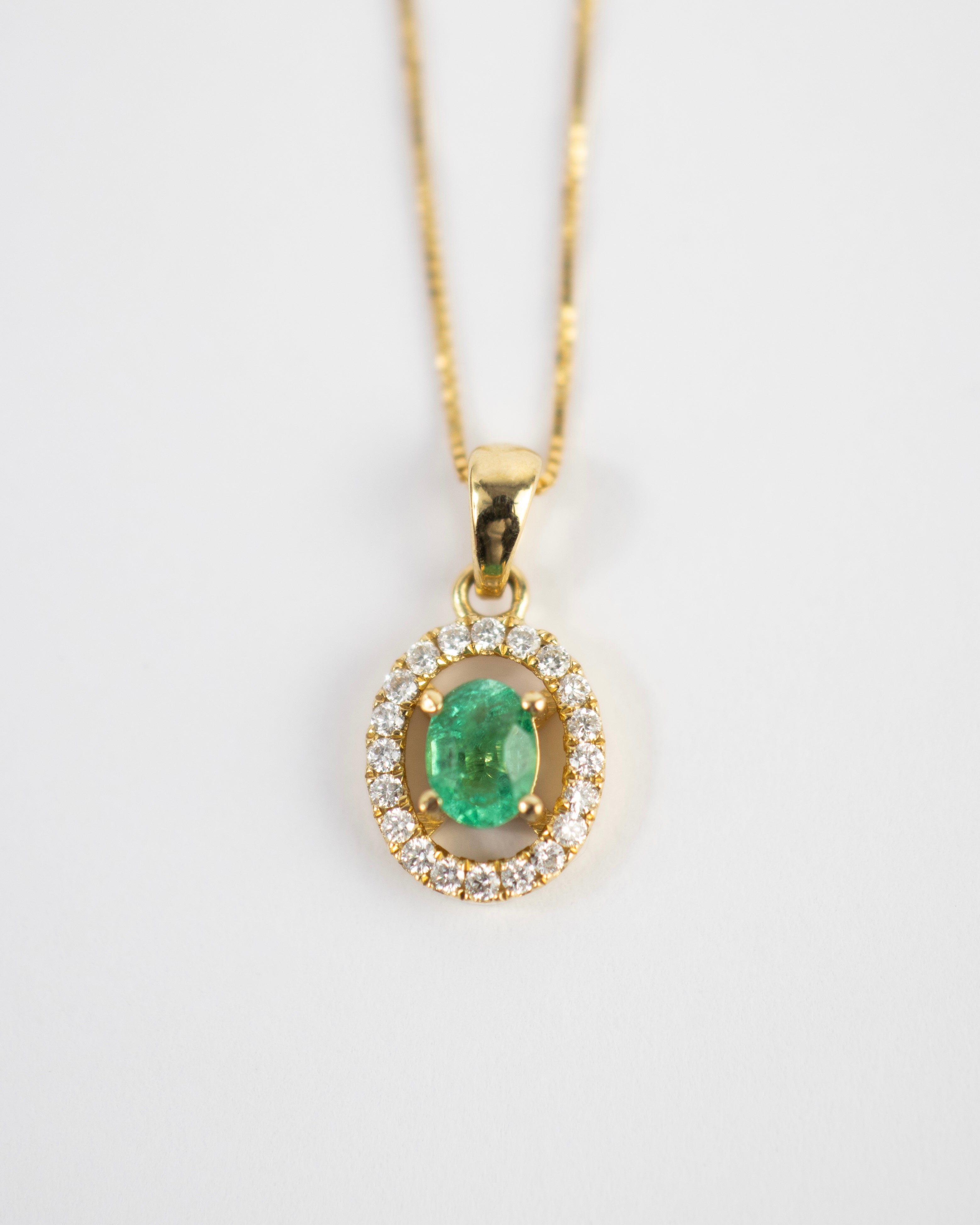 Cadena de Esmeralda & diamantes / Medida 40 CM / 1 Esmeralda / 20 Diamantes / Oro 18 K