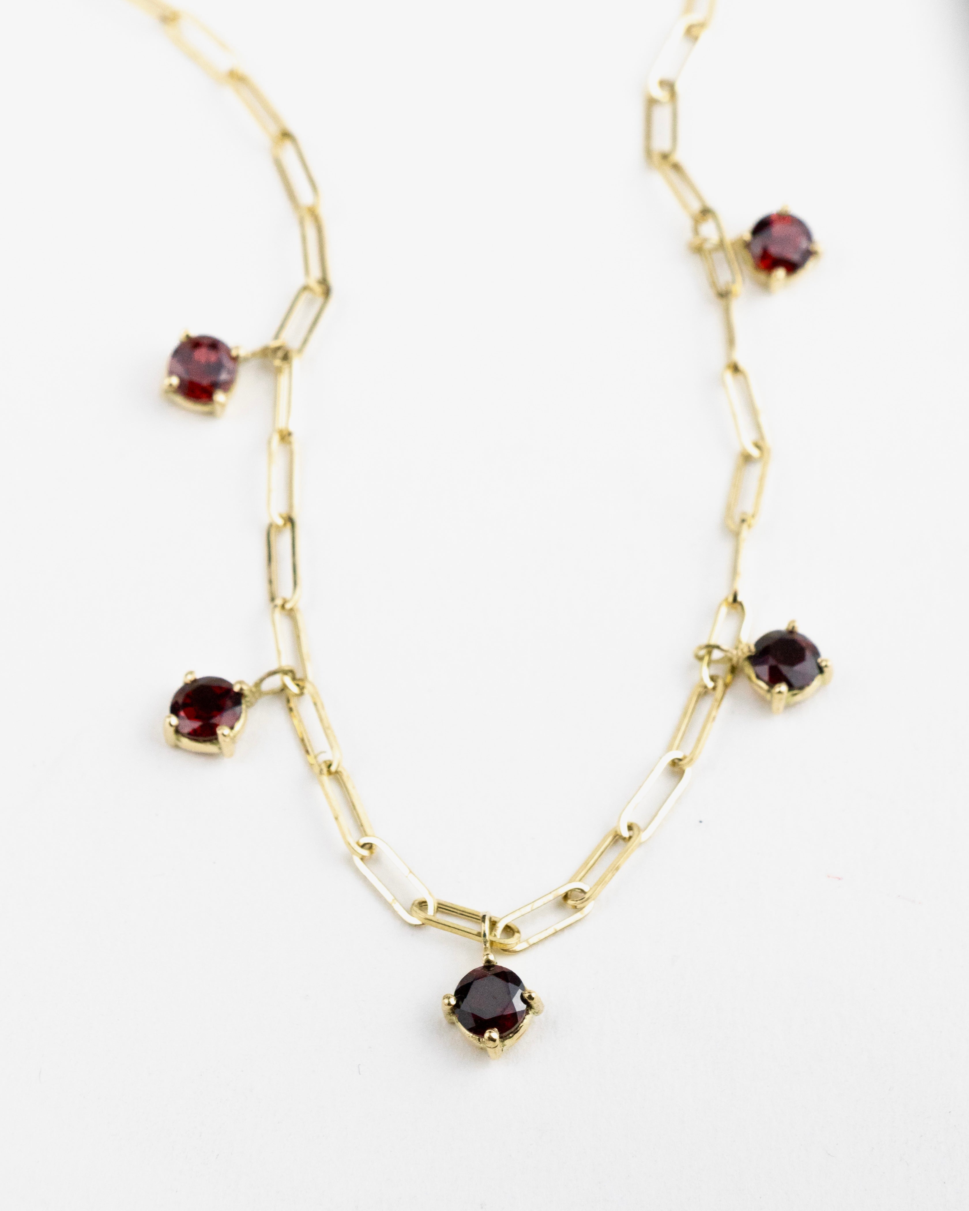 Tobillera de garnets / Tamaño 22 CM / 5 Garnets / Oro 18 K