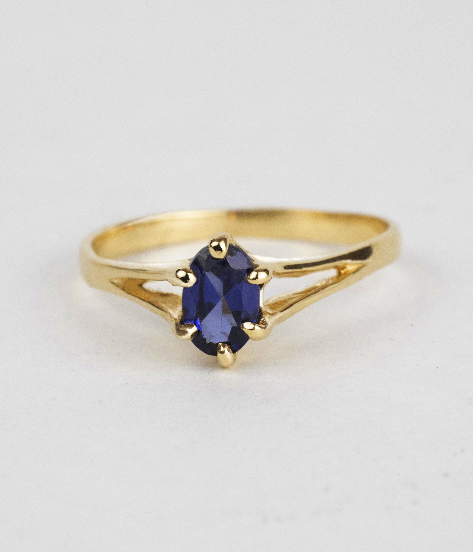 Anillo con espinel azul / TALLA 5 - 6 / 1 Espinel / Oro 18 K