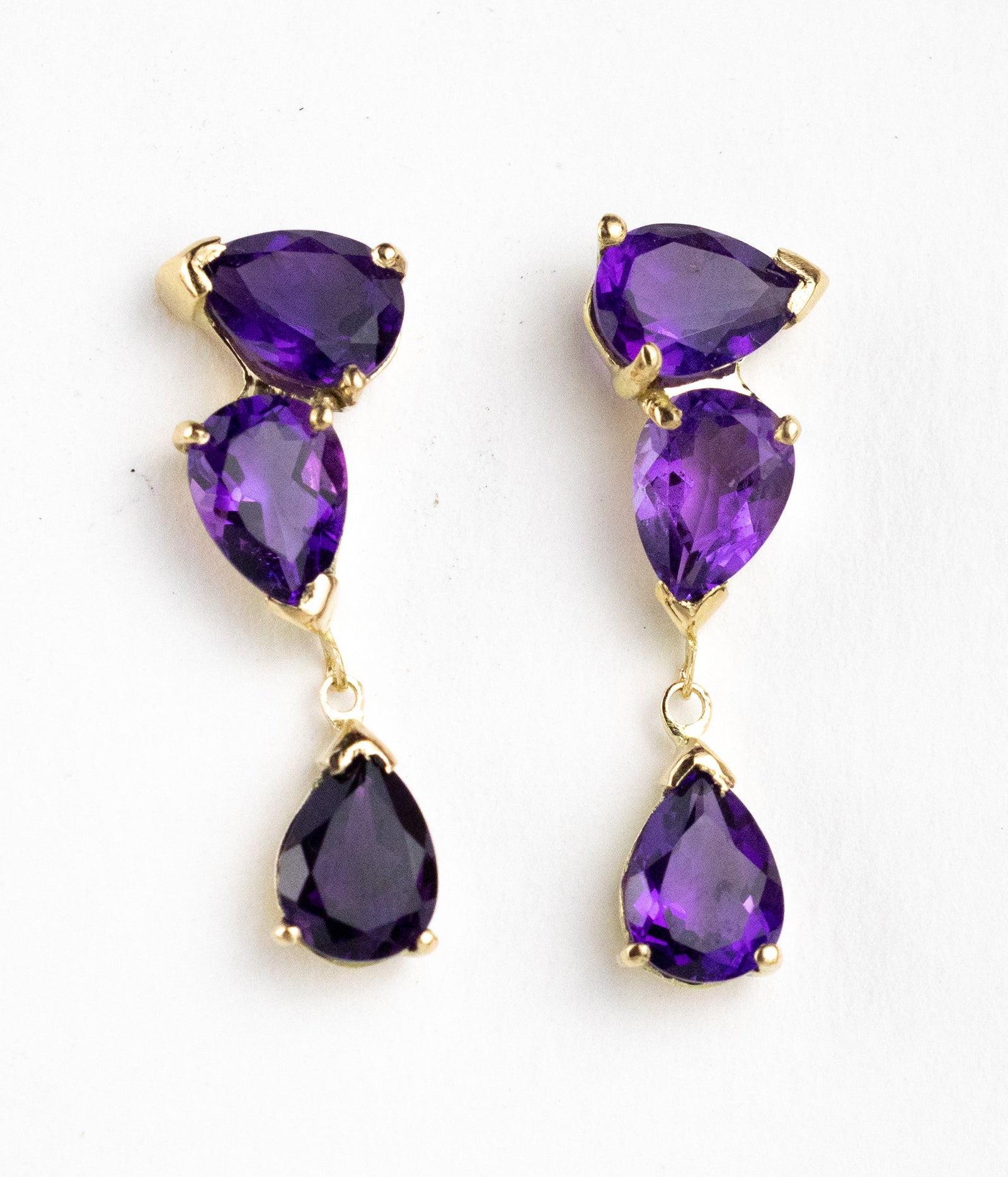 Aretes de amatistas 4.73gr/ 6 amatistas de Brasil / Oro 18 K
