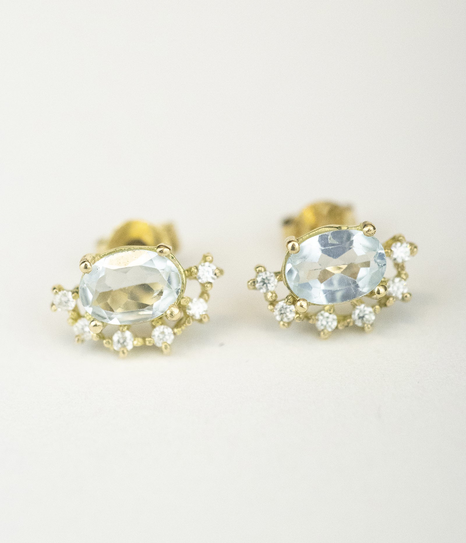 Topos de aguamarinas / 2 aguamarinas / 12 moissanitas/ Oro 18 K