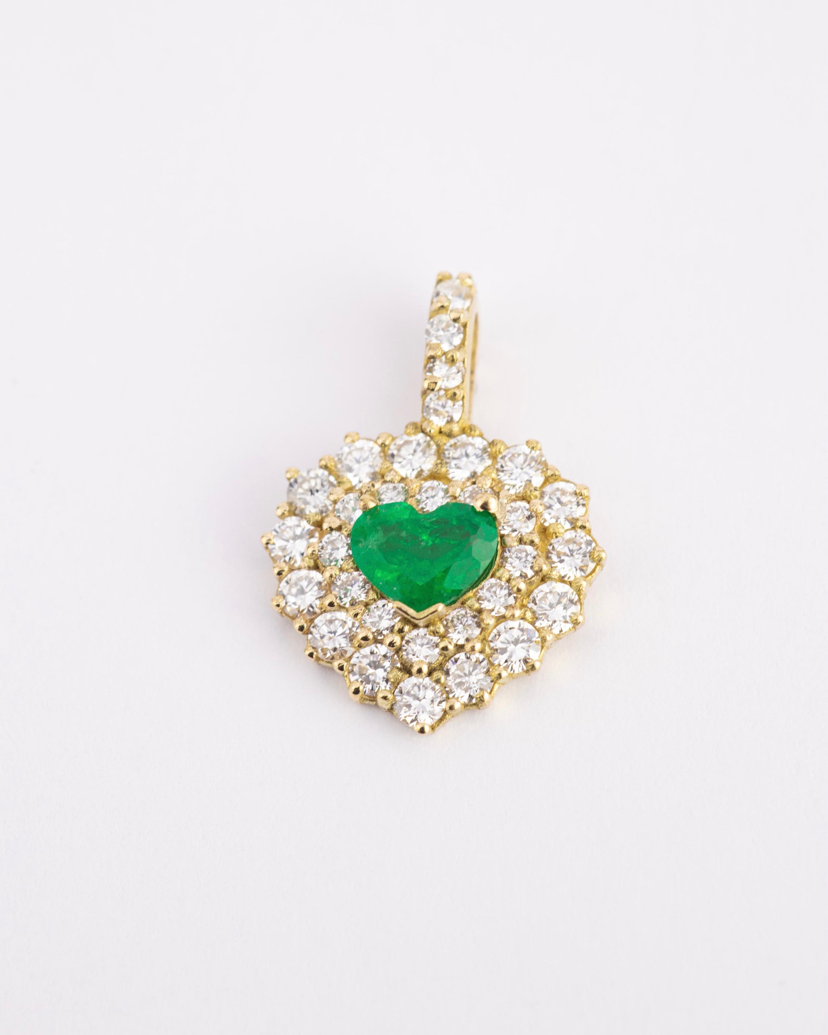 Dije corazón de Esmeralda / 1 Esmeralda / 35 diamantes naturales / Oro 18 K