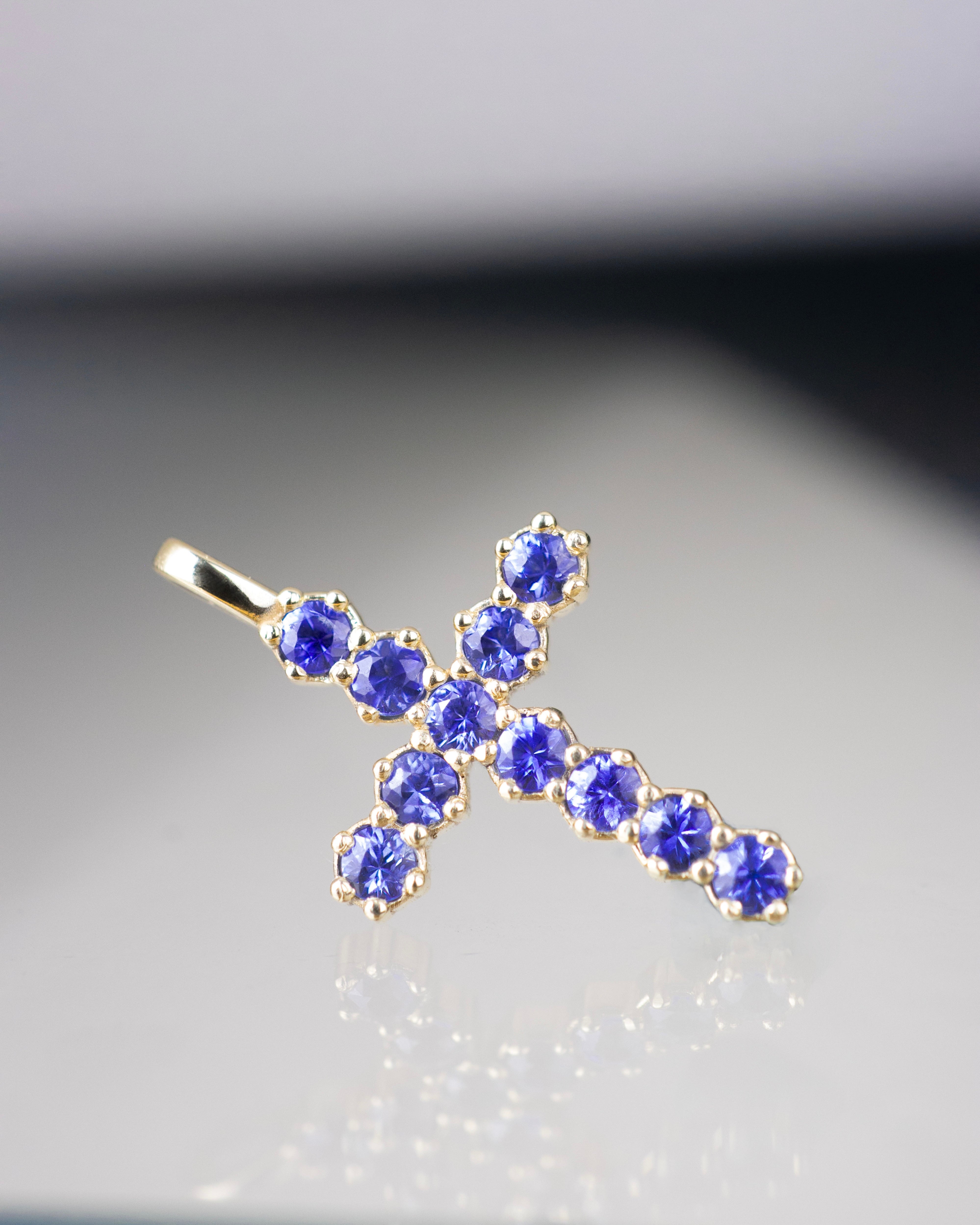 Dije cruz de zafiros azules / 11 Zafiros / Oro 18 K