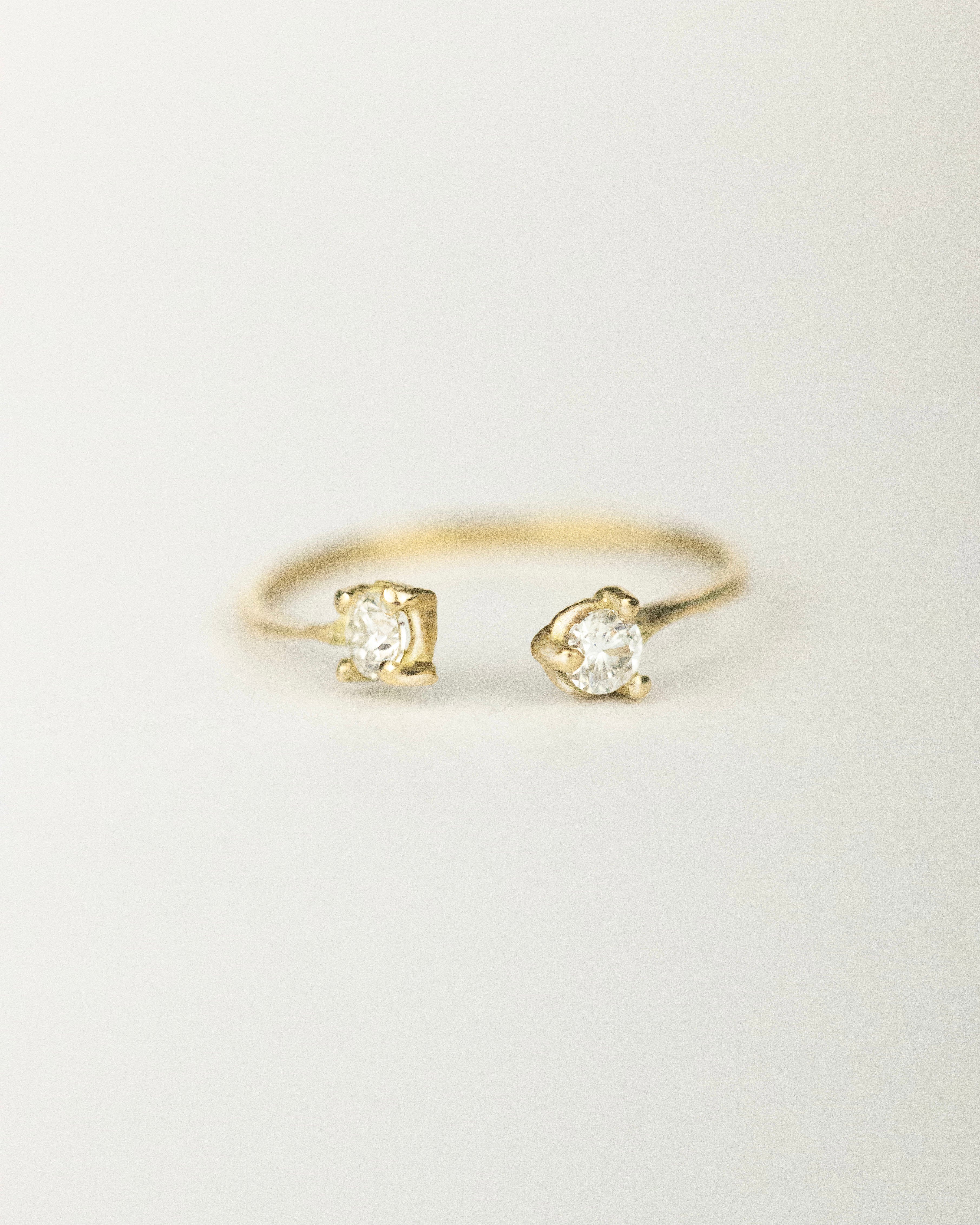 Anillo de moissanitas / TALLA 5 / 2 moissanitas / Oro 18 K