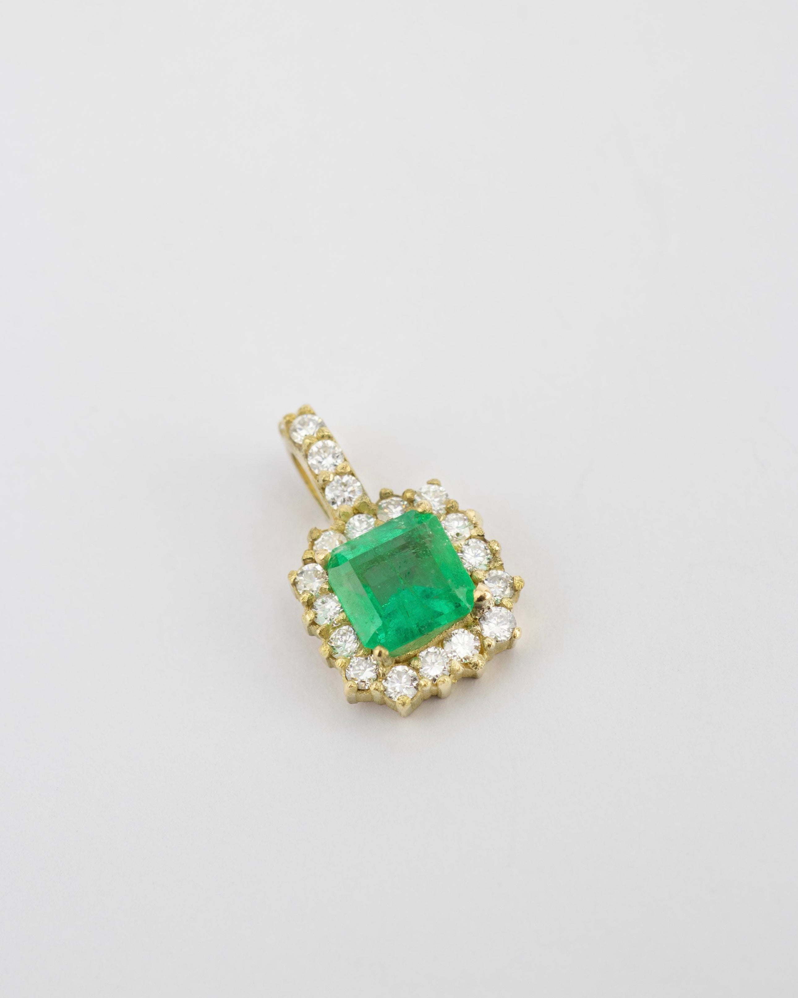 Dije de Esmeralda & diamantes / 1 Esmeralda / 21 Diamantes / Oro 18 K