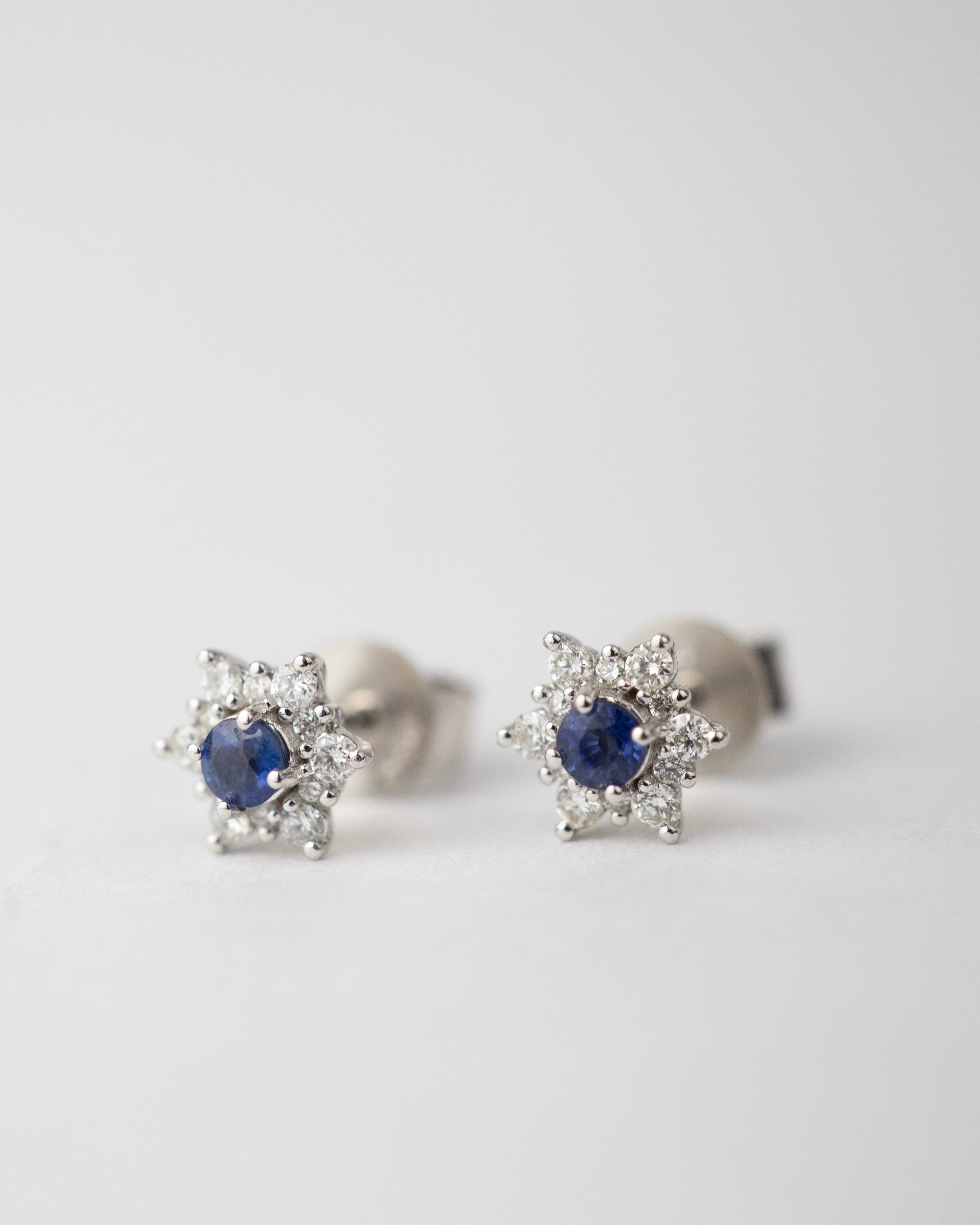 Tipos estrella de zafiro & diamantes / 2 Zafiros / 24 Diamantes / Oro Blanco 18 K