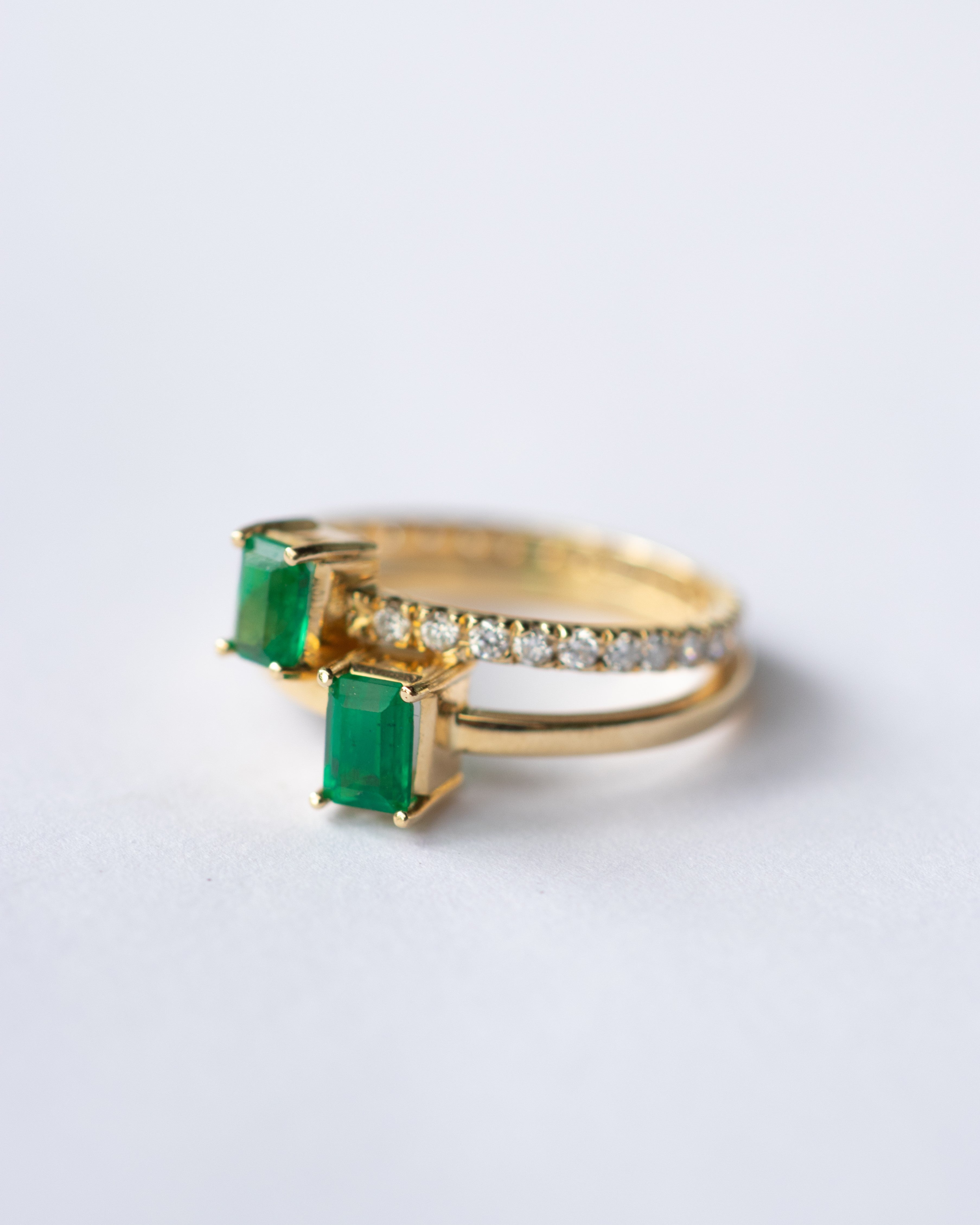 Anillo duo de esmeralda / TALLA 7 / 2 Esmeraldas / 30 Diamantes / Oro 18 K