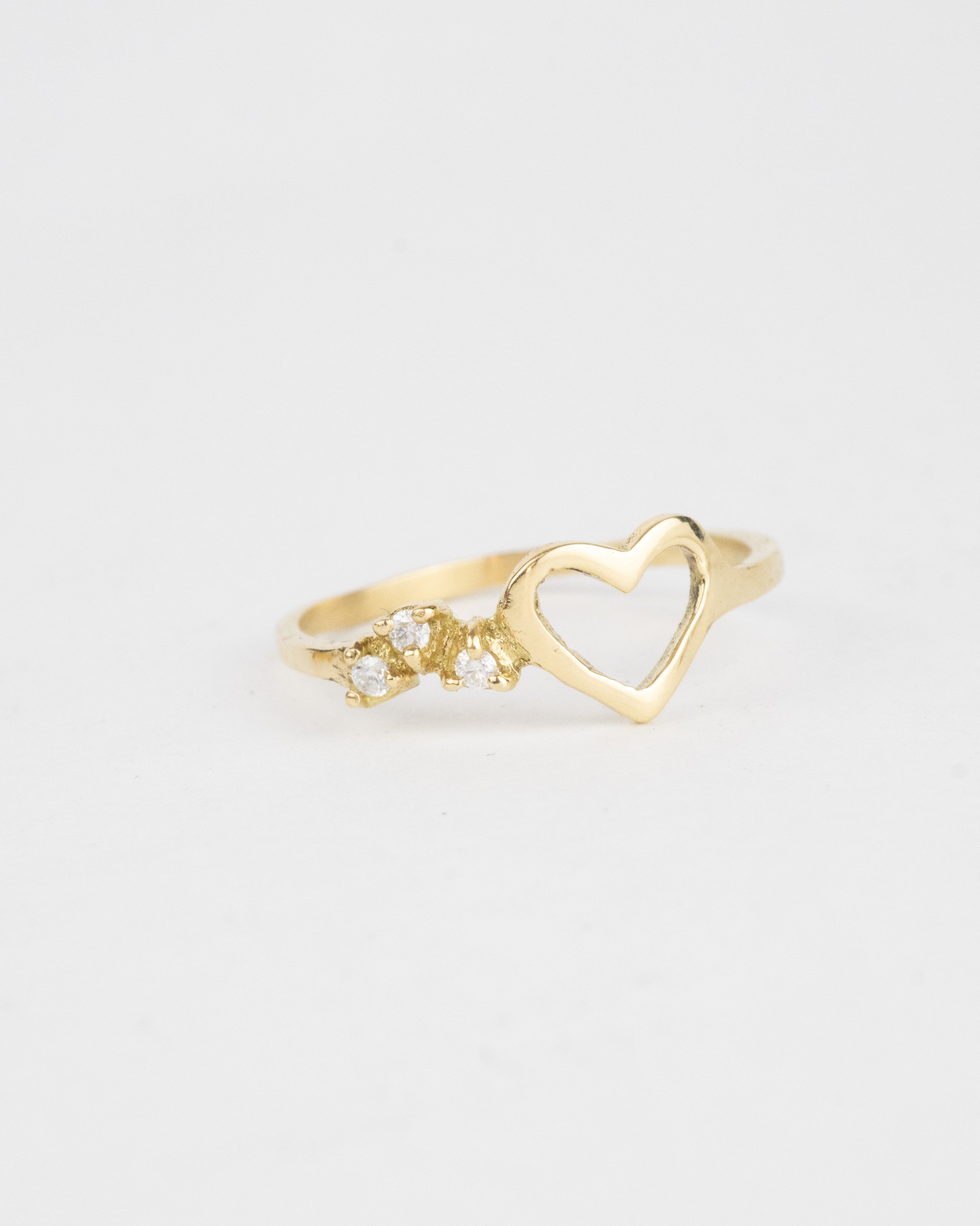 Anillo de corazón de moissanita / TALLA 6 / 3 Moissanitas / Oro 18 K