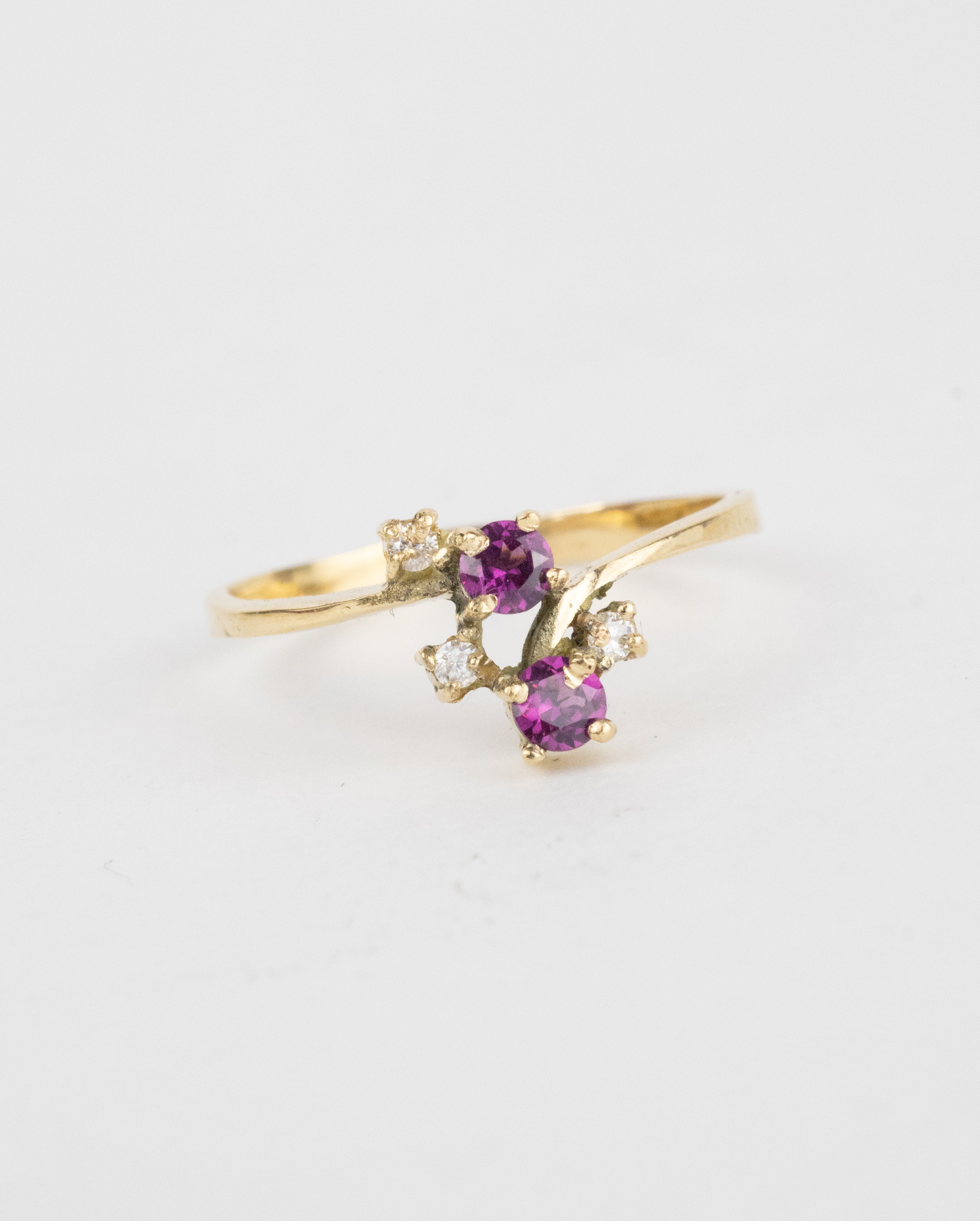 Anillo rodolita y moissanita  / TALLA 6 / 2 Rodolitas / 3 Moissanitas / Oro 18 K