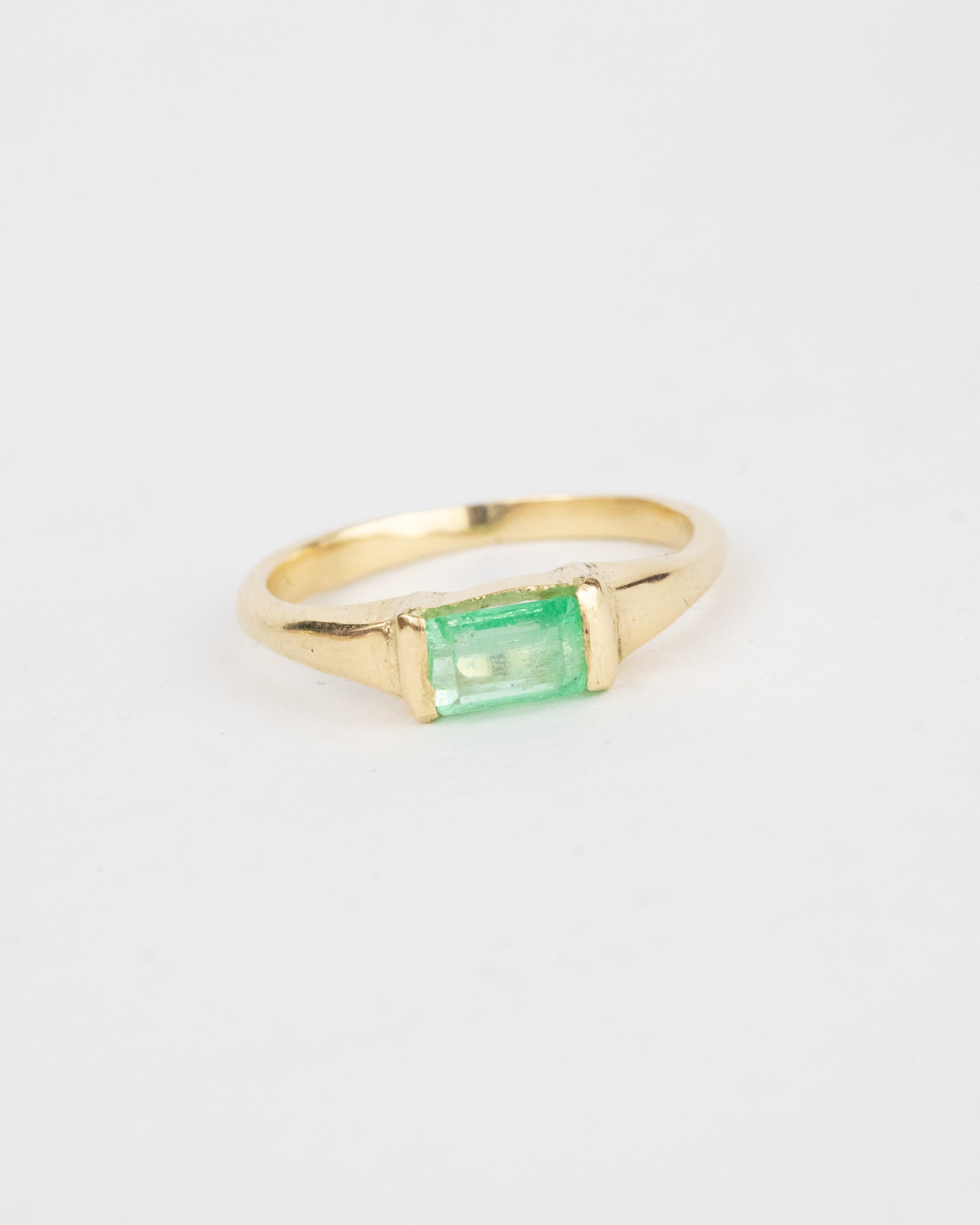 Anillo esmeralda baguette  / TALLA 5 / 1 Esmeralda / Oro 18 K