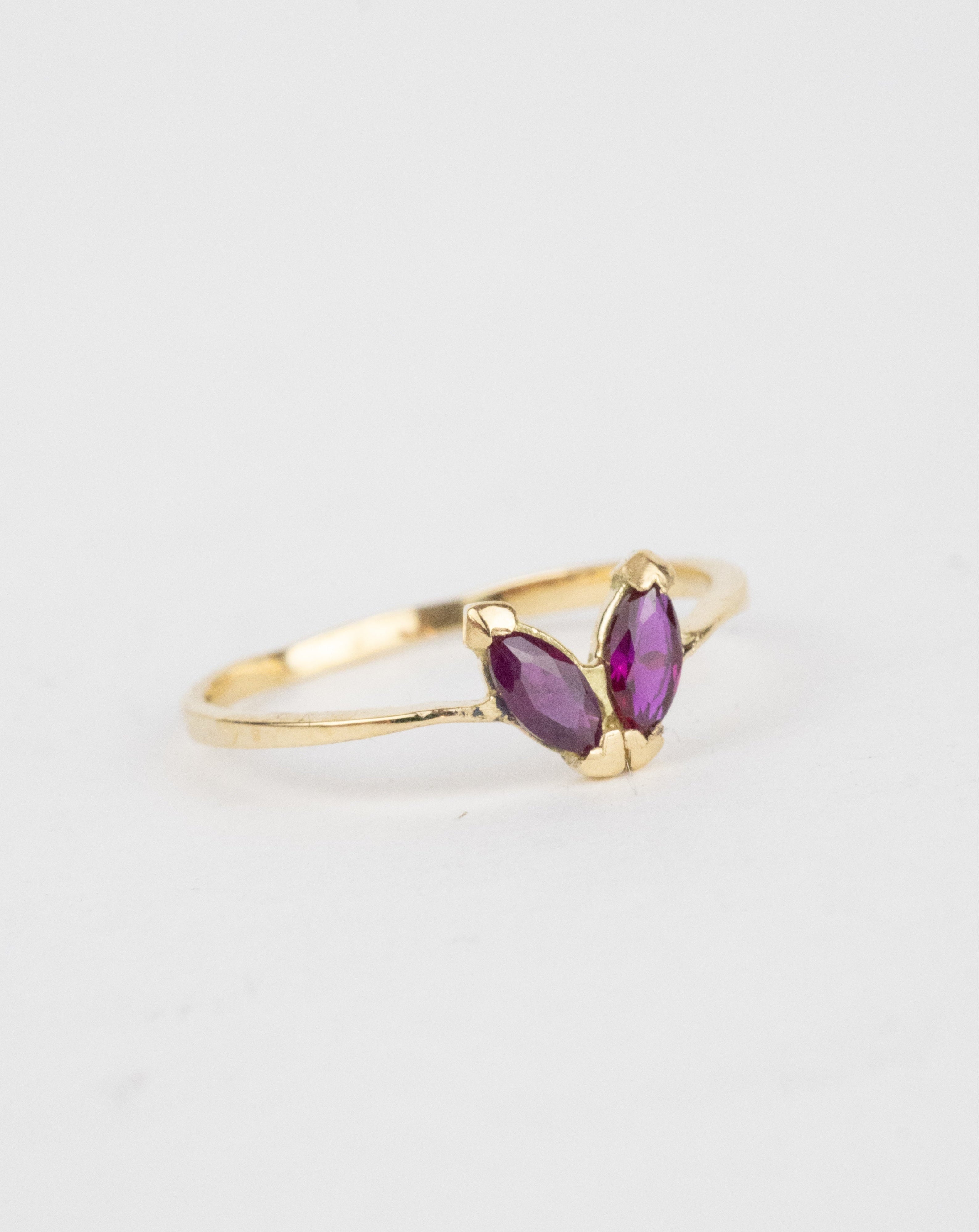 Anillo dúo de rubí / TALLA 6 / 2 rubíes marquesa violeta / Oro 18 K