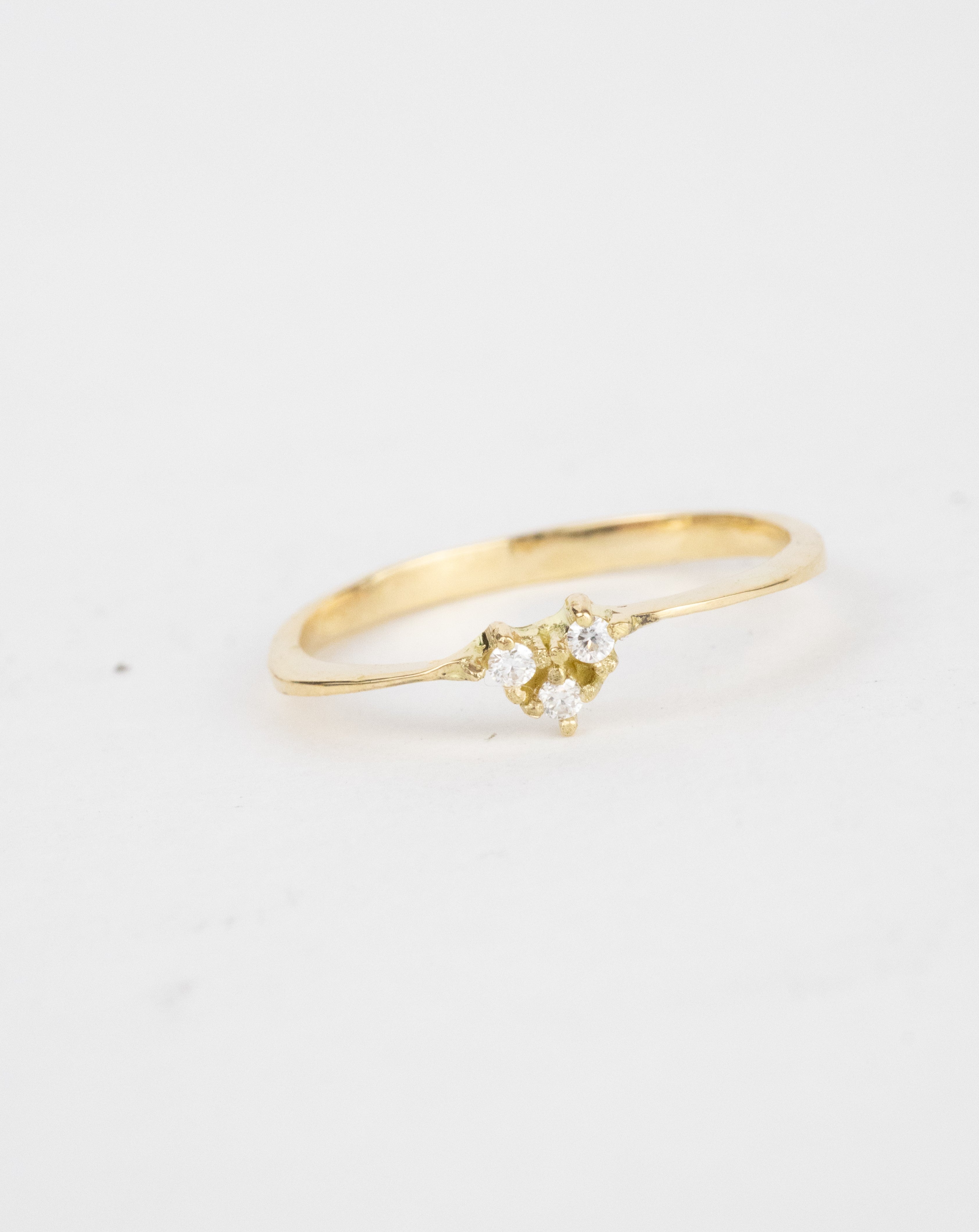 Anillo trio de moissanita / TALLA 6 - 7 / 3 moissanitas / Oro 18 K