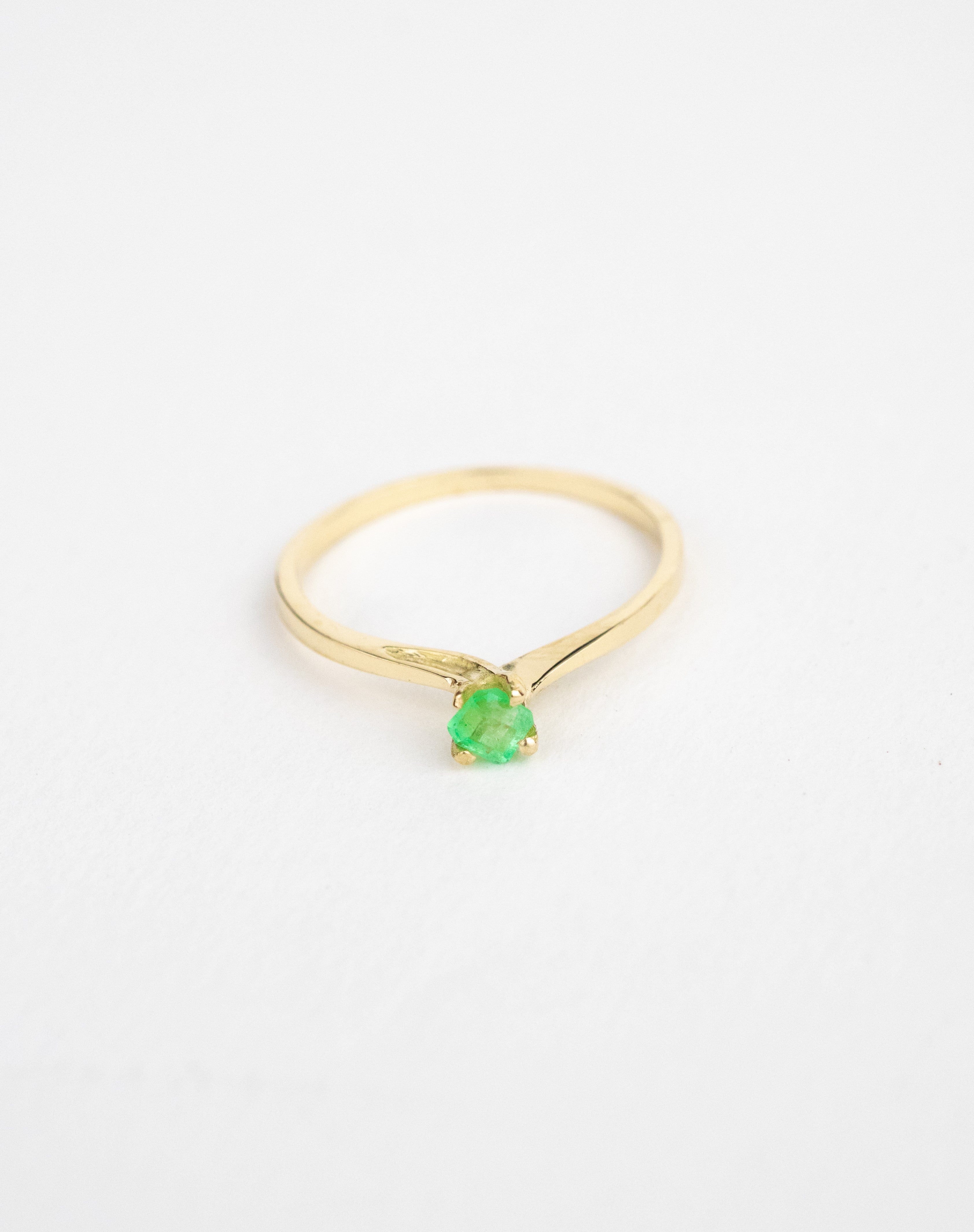 Anillo solitario de esmeralda / TALLA 6 / 1 Esmeralda / Oro 18 K