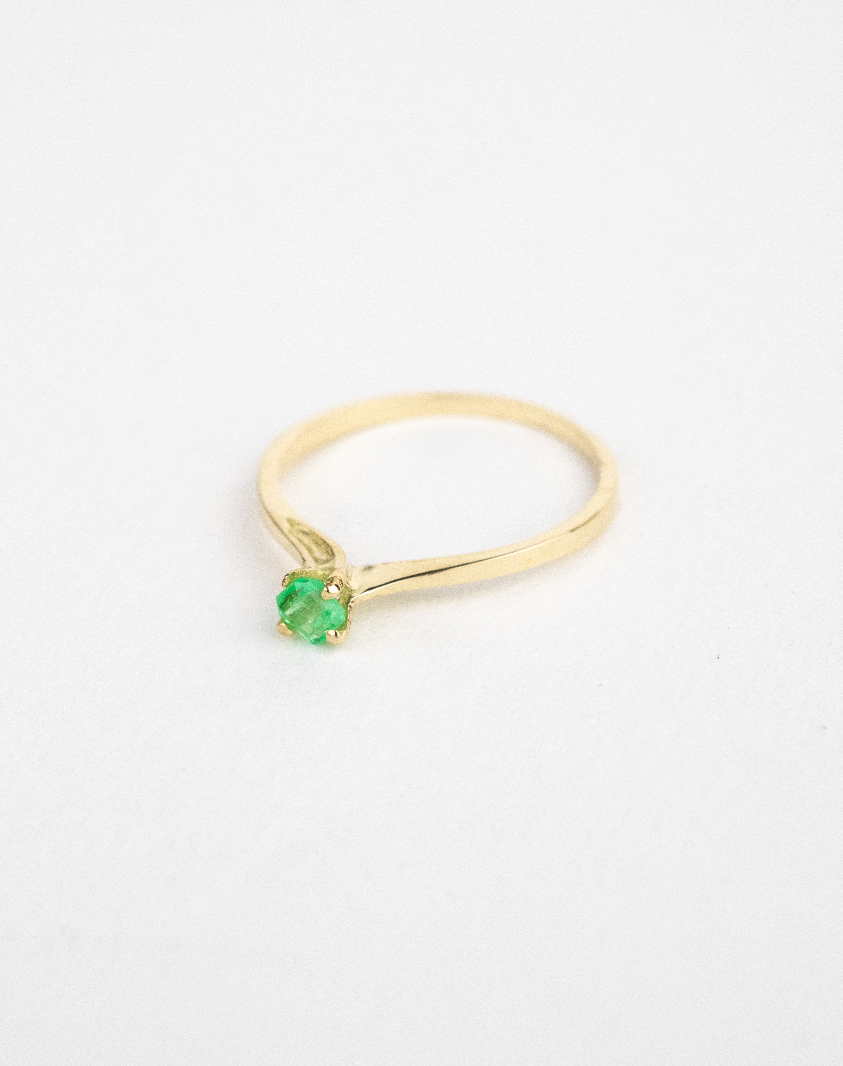 Anillo solitario de esmeralda / TALLA 6 / 1 Esmeralda / Oro 18 K
