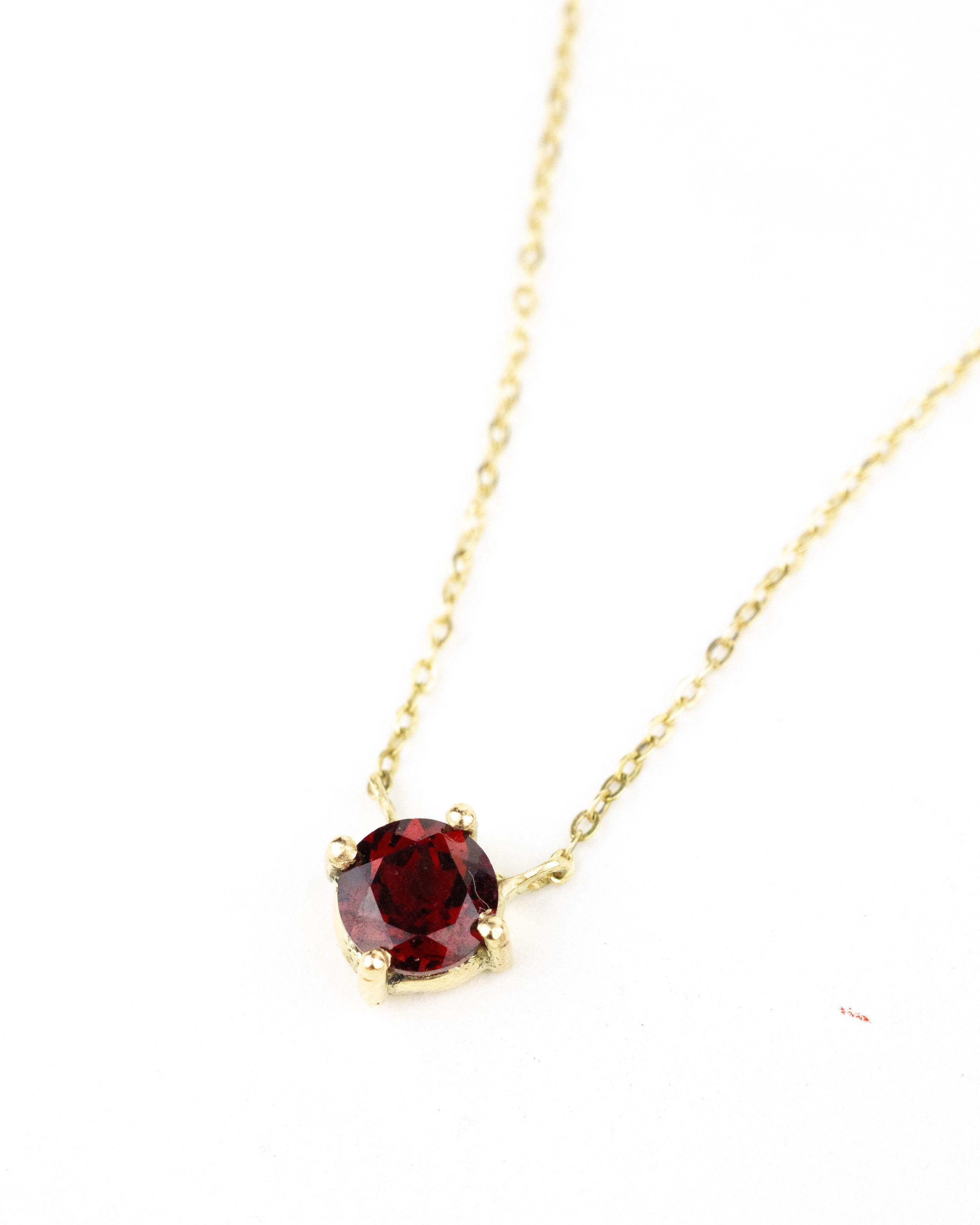 Collar de garnet solitario / Tamaño 40 CM / 1 Garnet / Oro 18 K