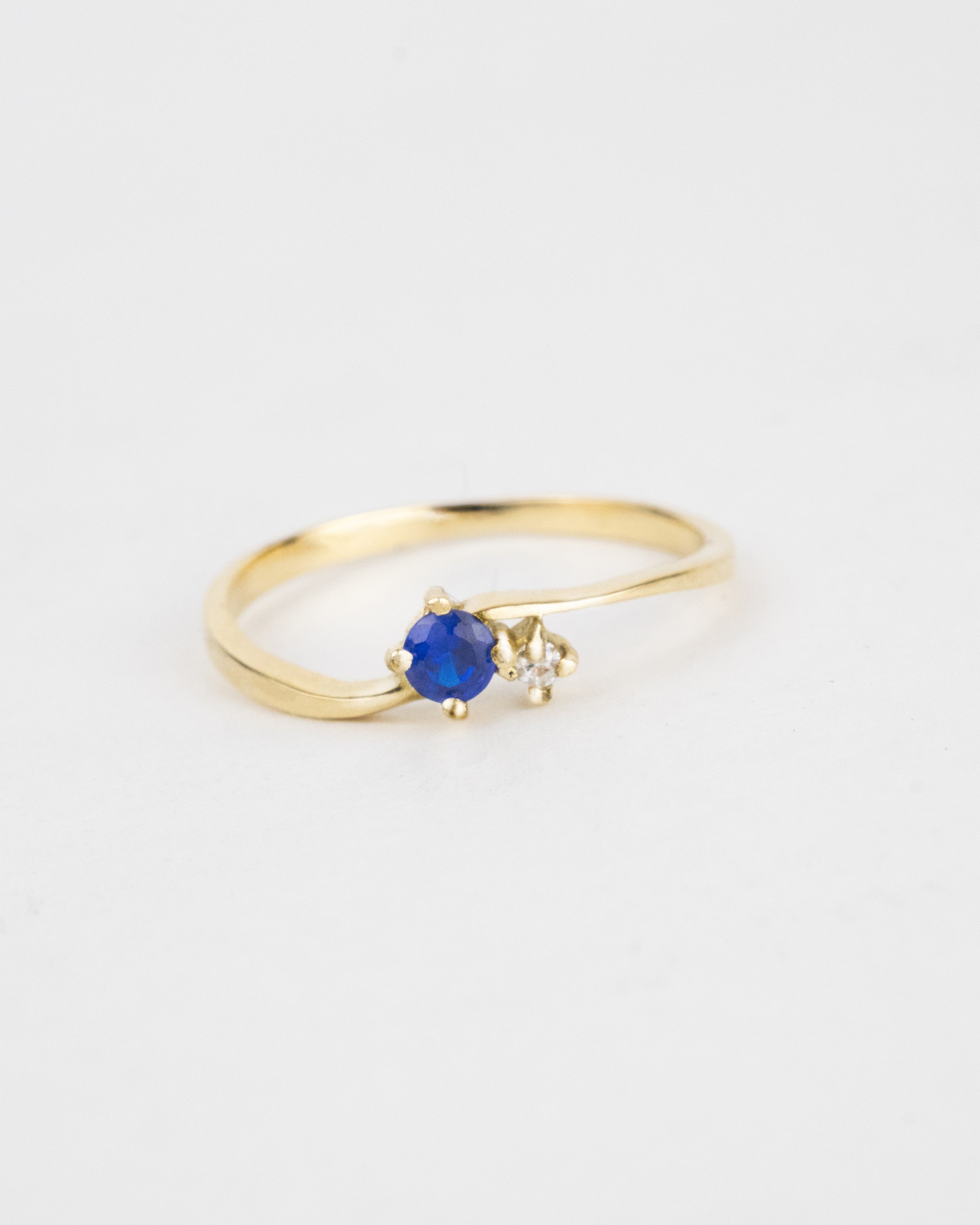 Anillo de espinel azul y moissanita / TALLA 6 - 7 / 1 Espinel / 1 Moissanita / Oro 18 K