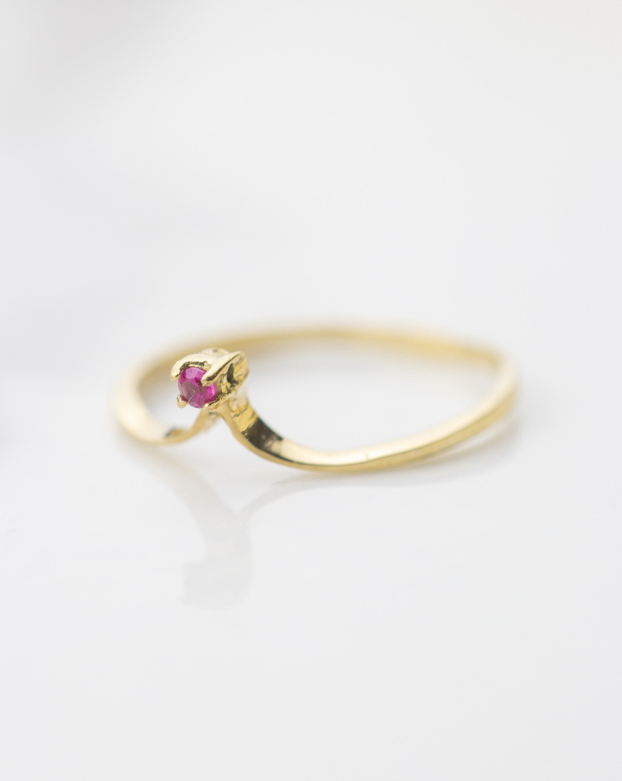 Anillo corona de rodalita / TALLA 6 / 1 Rodolita / Oro 18 K