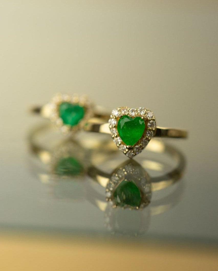 Anillo corazón de esmeralda & diamantes  / TALLA 6 / 1 Esmeralda / 14 Diamantes / Oro 18 K